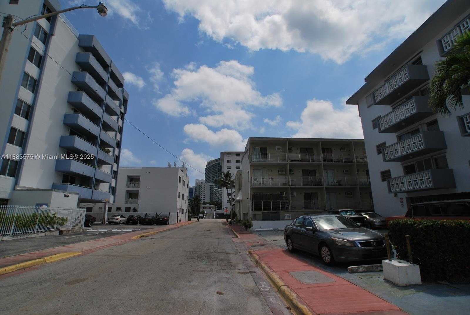 Small Image of 1662 LINCOLN CT #402, Miami Beach Number 4