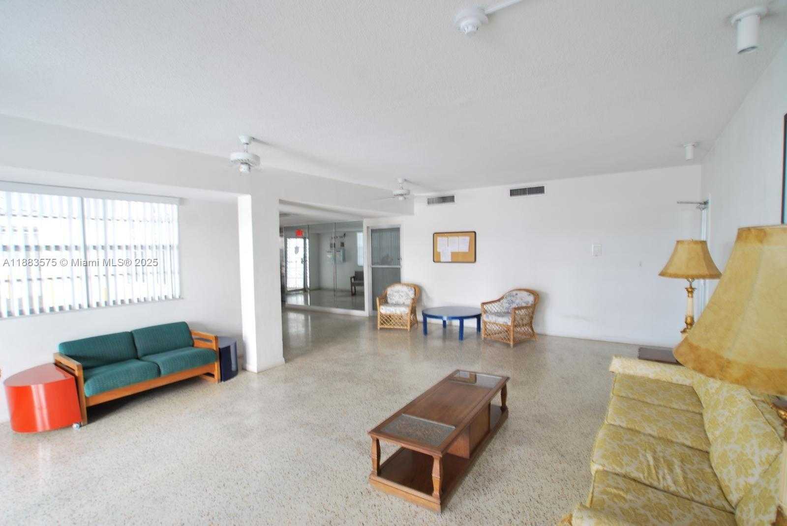 Small Image of 1662 LINCOLN CT #402, Miami Beach Number 5