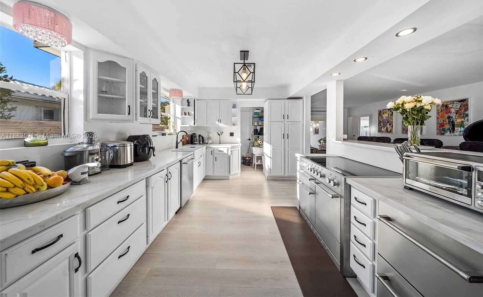 Small Image of 840 SOUTH SHORE DR, Miami Beach Number 12