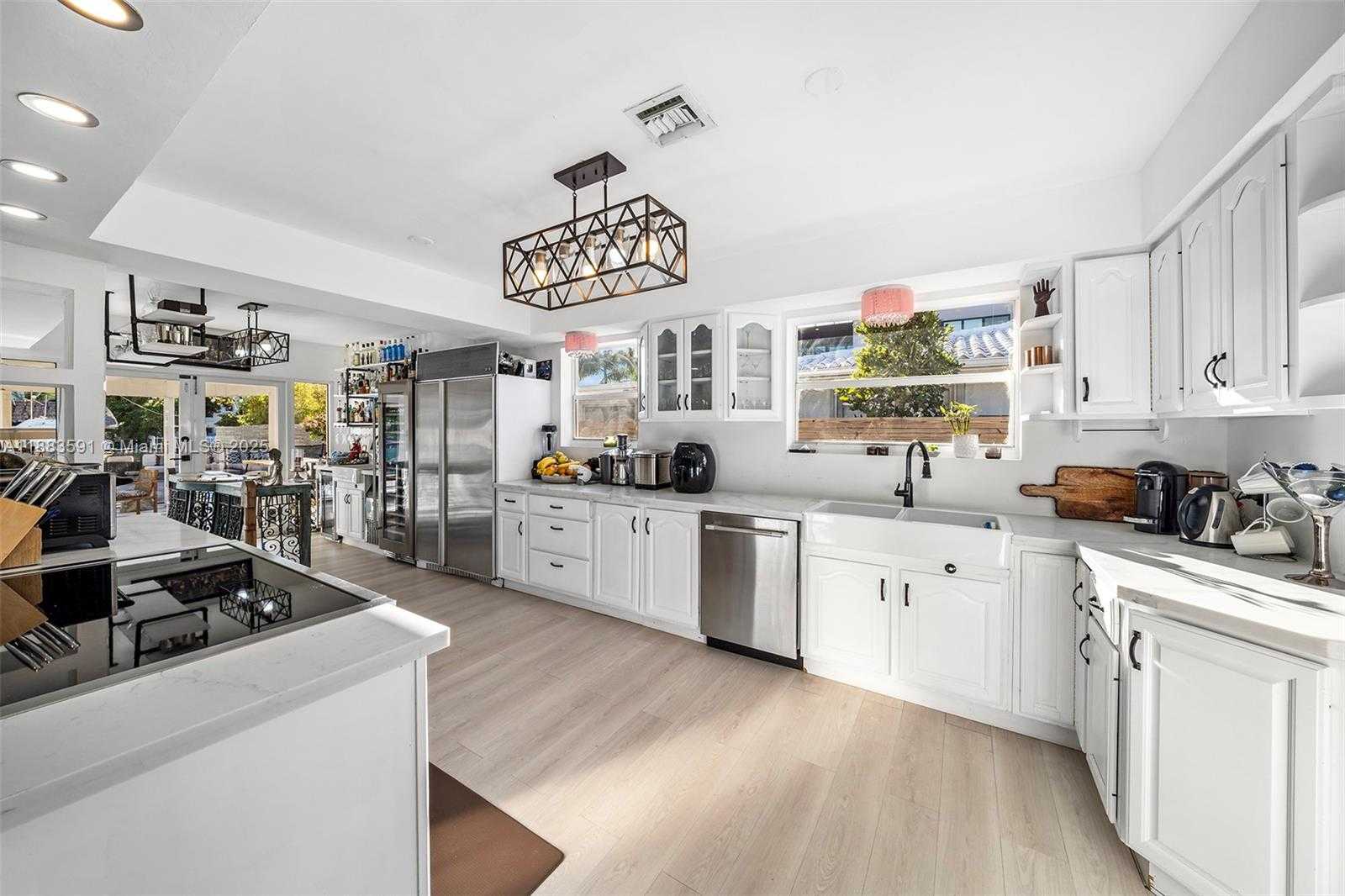 Small Image of 840 SOUTH SHORE DR, Miami Beach Number 14