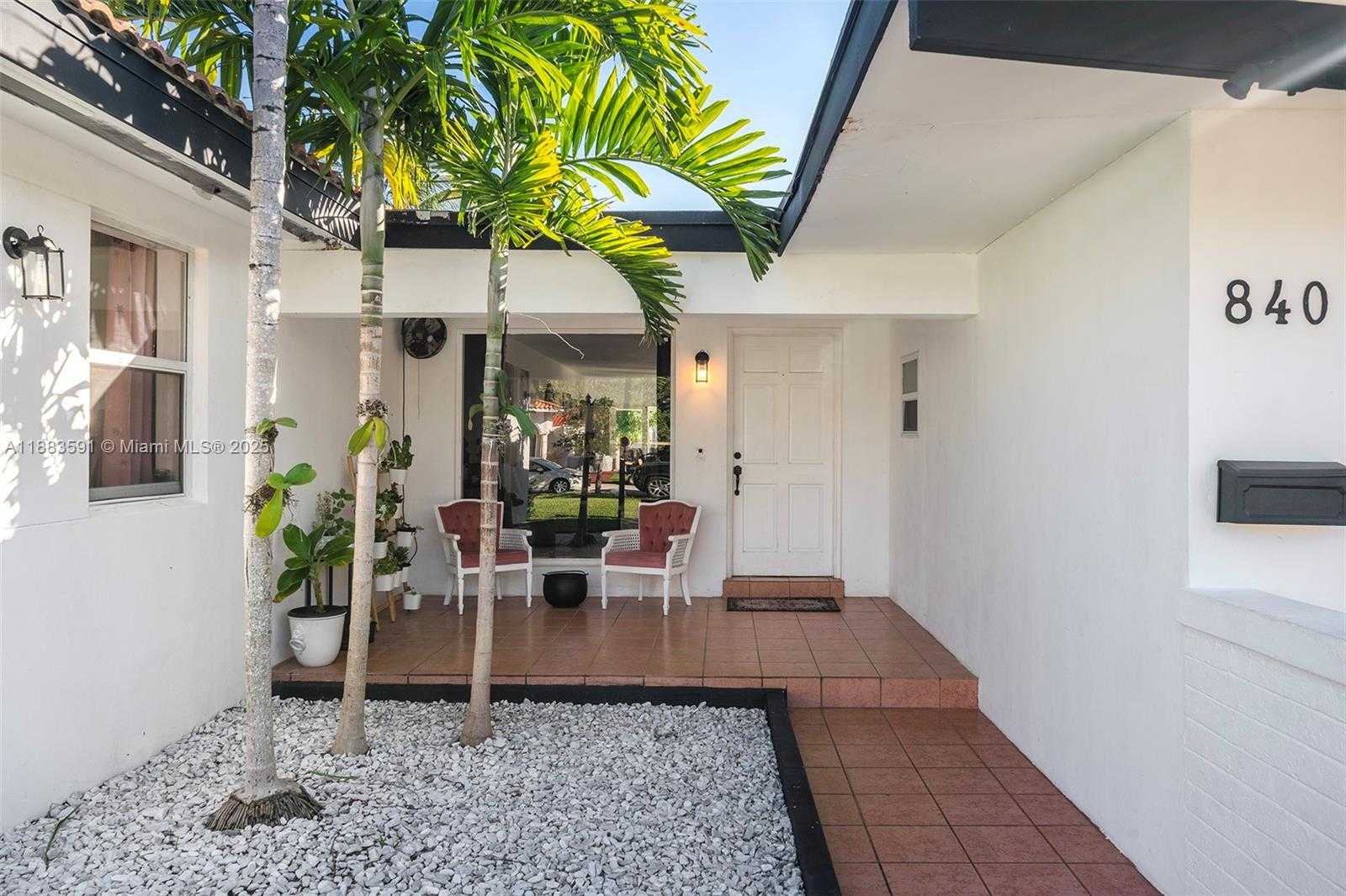 Small Image of 840 SOUTH SHORE DR, Miami Beach Number 2