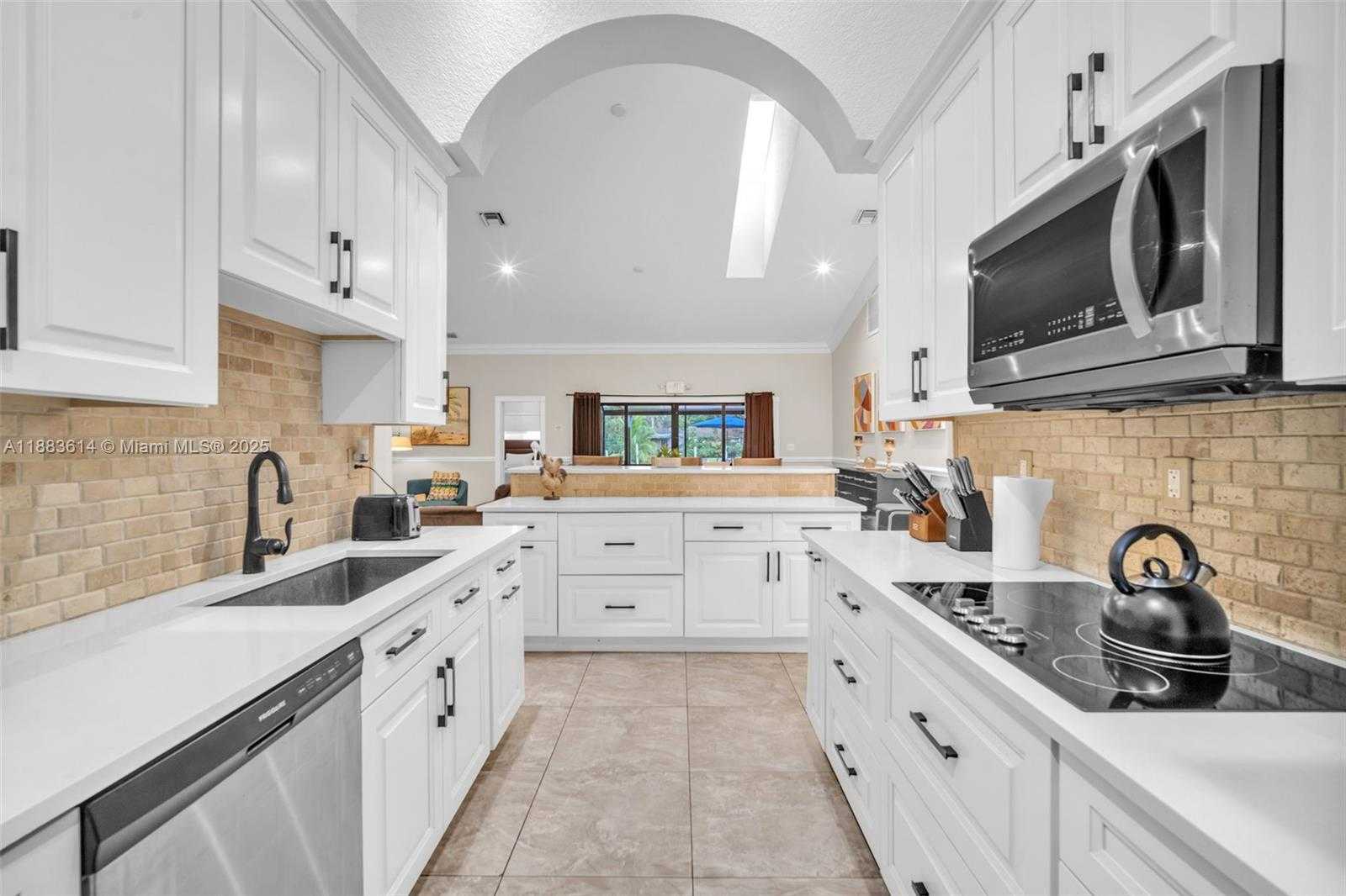 Small Image of 4732 SOUTH WEST 35TH AVE, Dania Beach Number 14