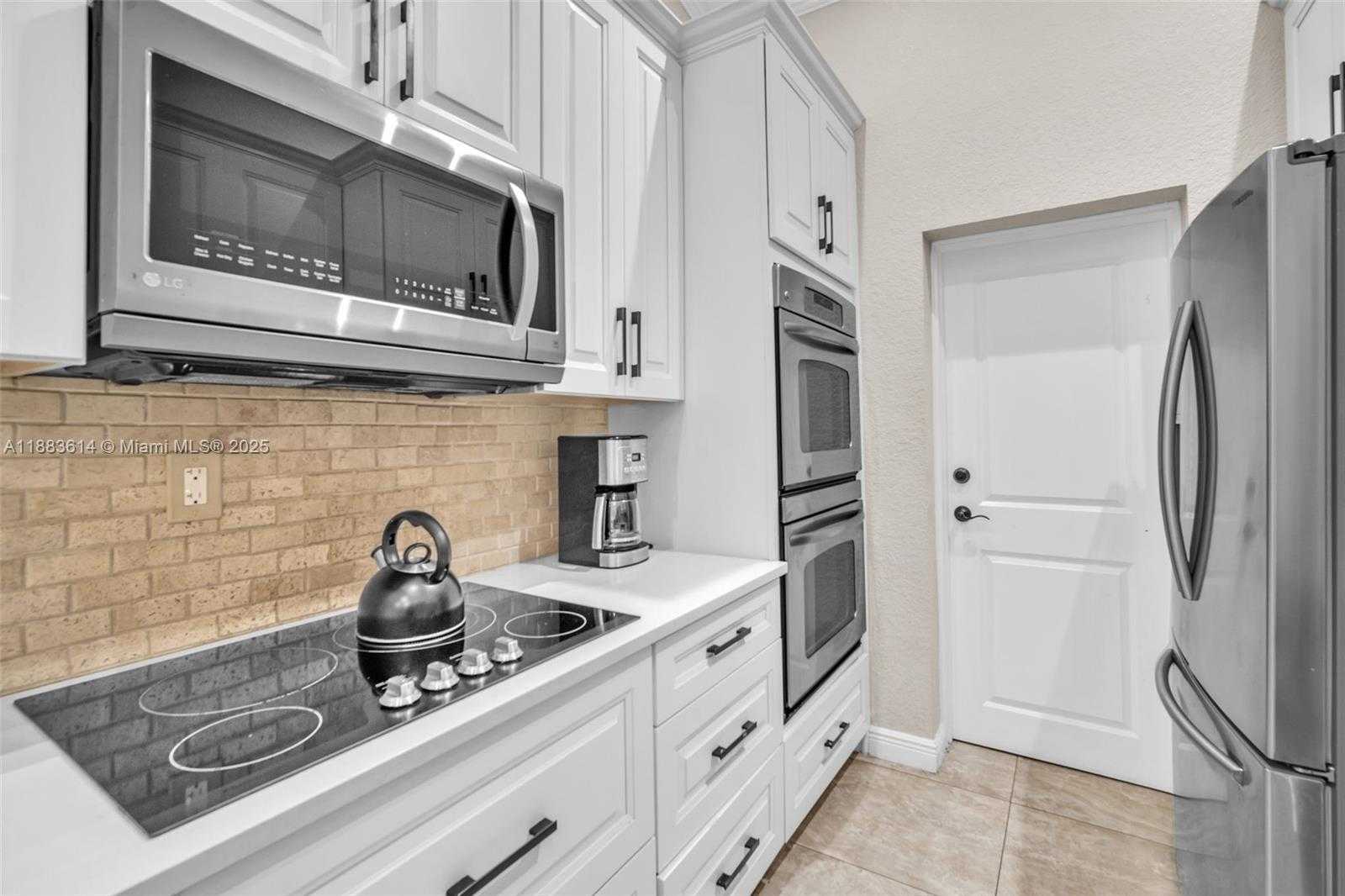 Small Image of 4732 SOUTH WEST 35TH AVE, Dania Beach Number 15