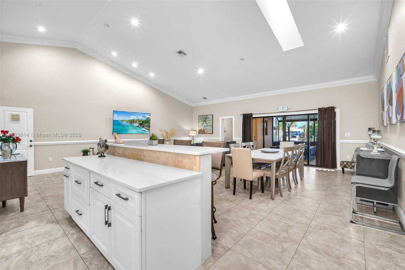 Small Image of 4732 SOUTH WEST 35TH AVE, Dania Beach Number 17