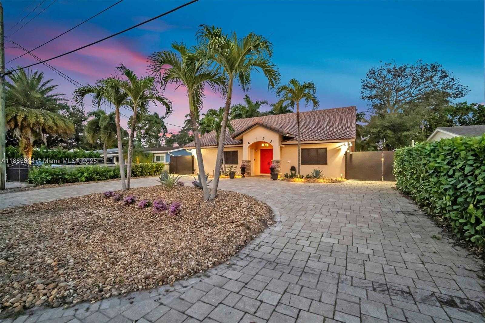Small Image of 4732 SOUTH WEST 35TH AVE, Dania Beach Number 3