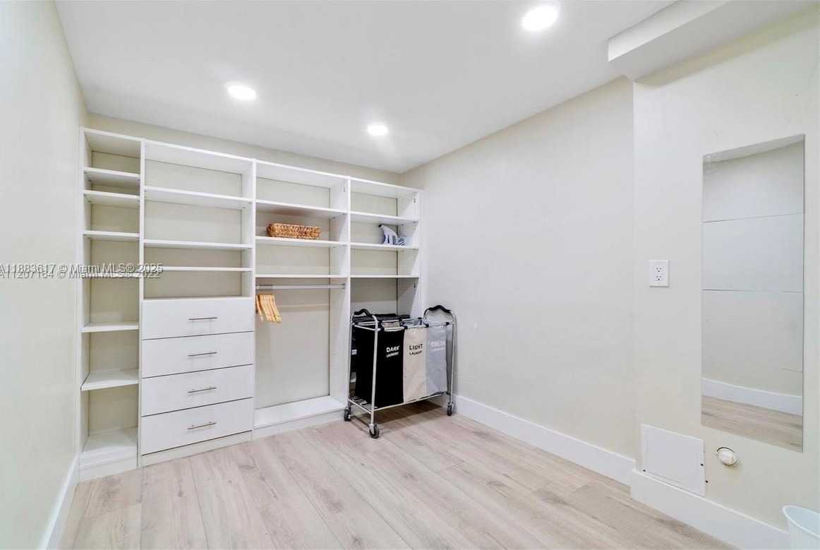 Small Image of 1345 NORTH EAST 14TH AVE, Fort Lauderdale Number 5