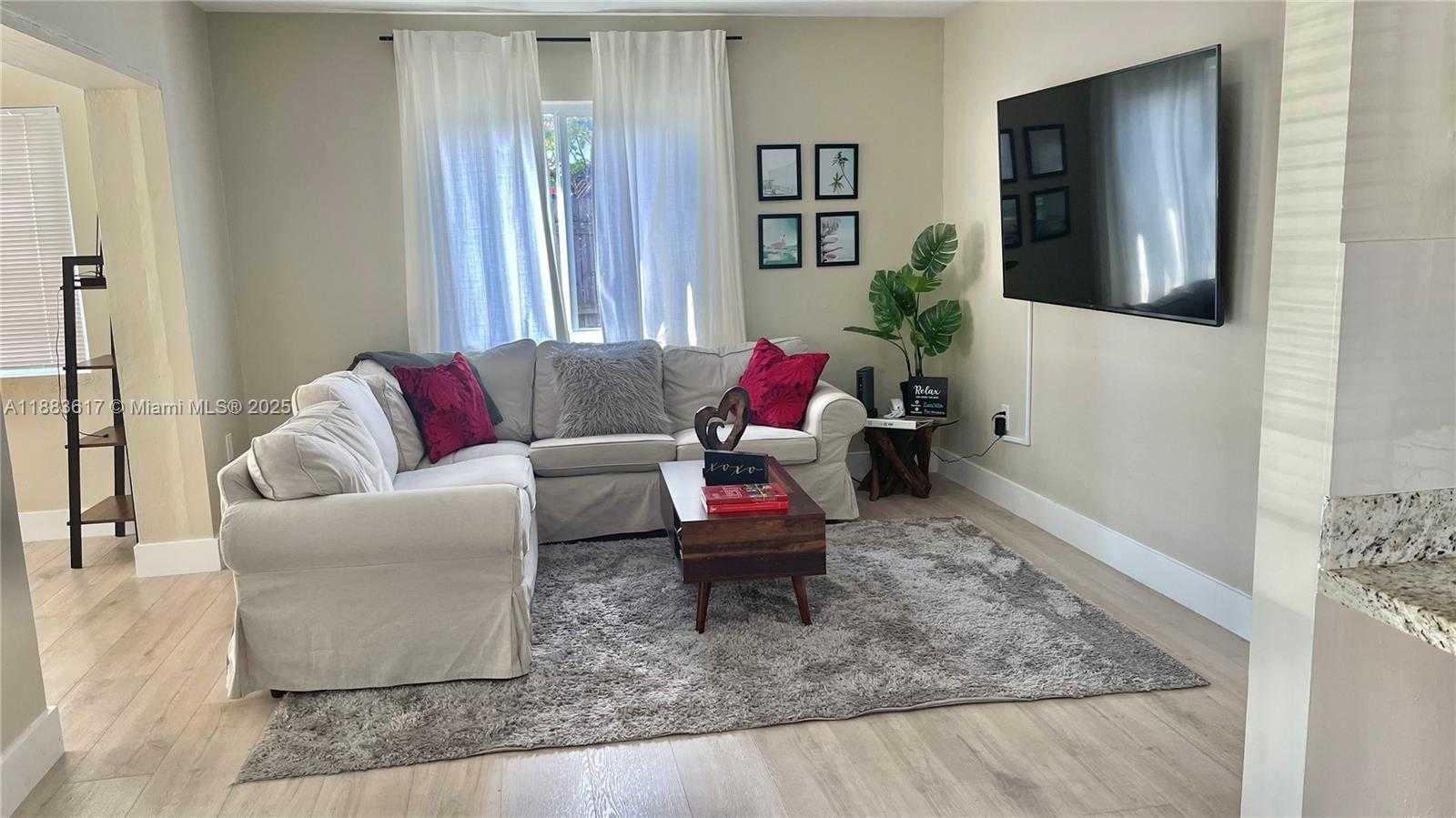 Small Image of 1345 NORTH EAST 14TH AVE, Fort Lauderdale Number 9