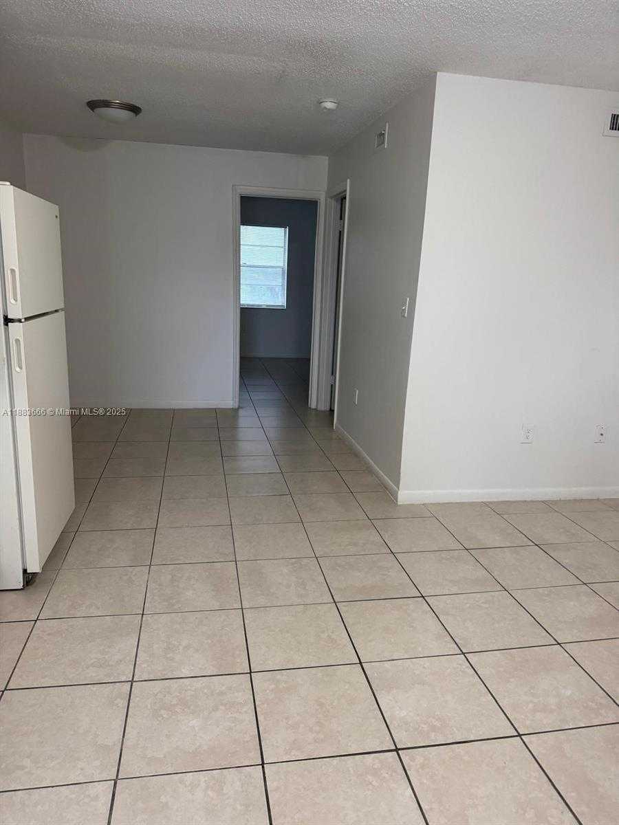 Small Image of 2401 VAN BUREN ST #Apt 4, Hollywood Number 4