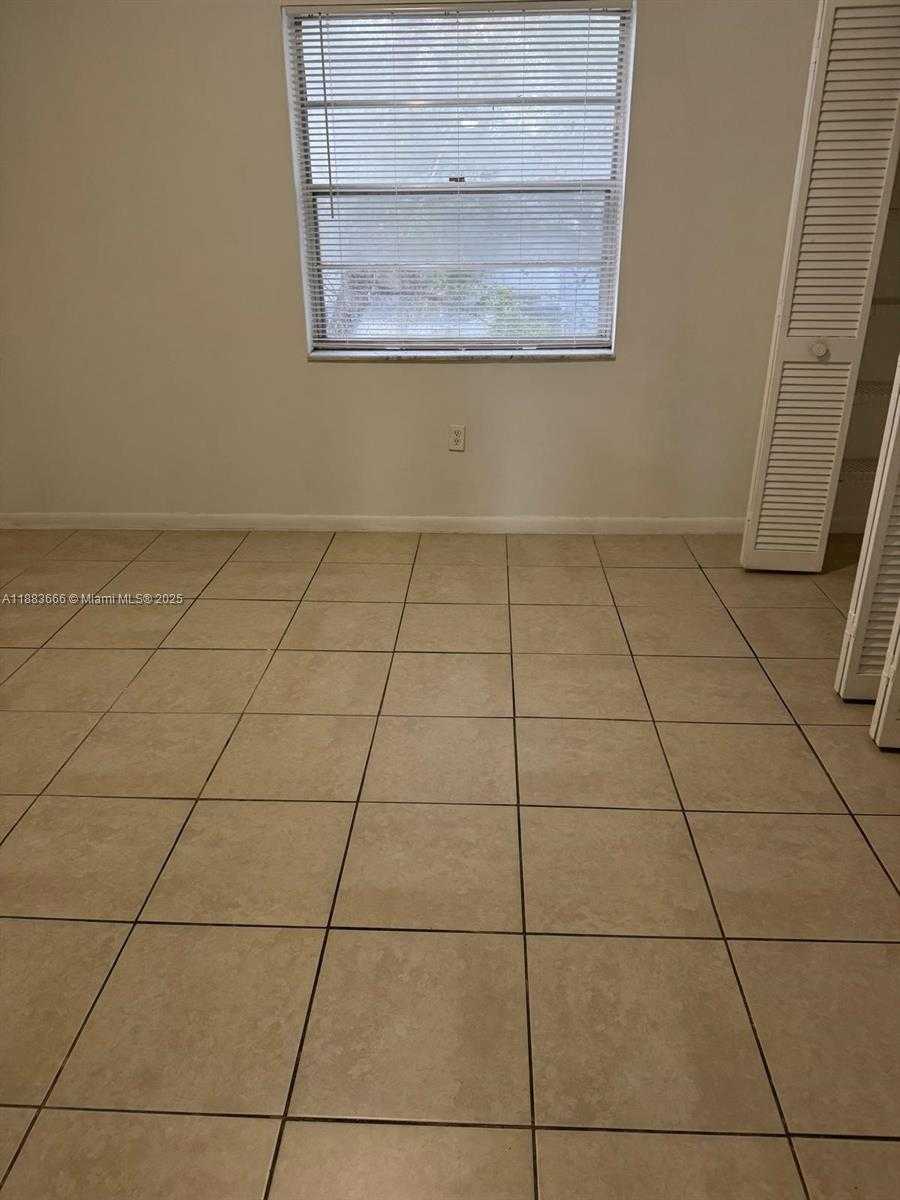 Small Image of 2401 VAN BUREN ST #Apt 4, Hollywood Number 5