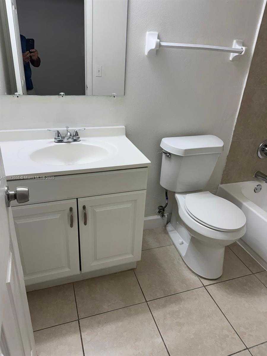 Small Image of 2401 VAN BUREN ST #Apt 4, Hollywood Number 6