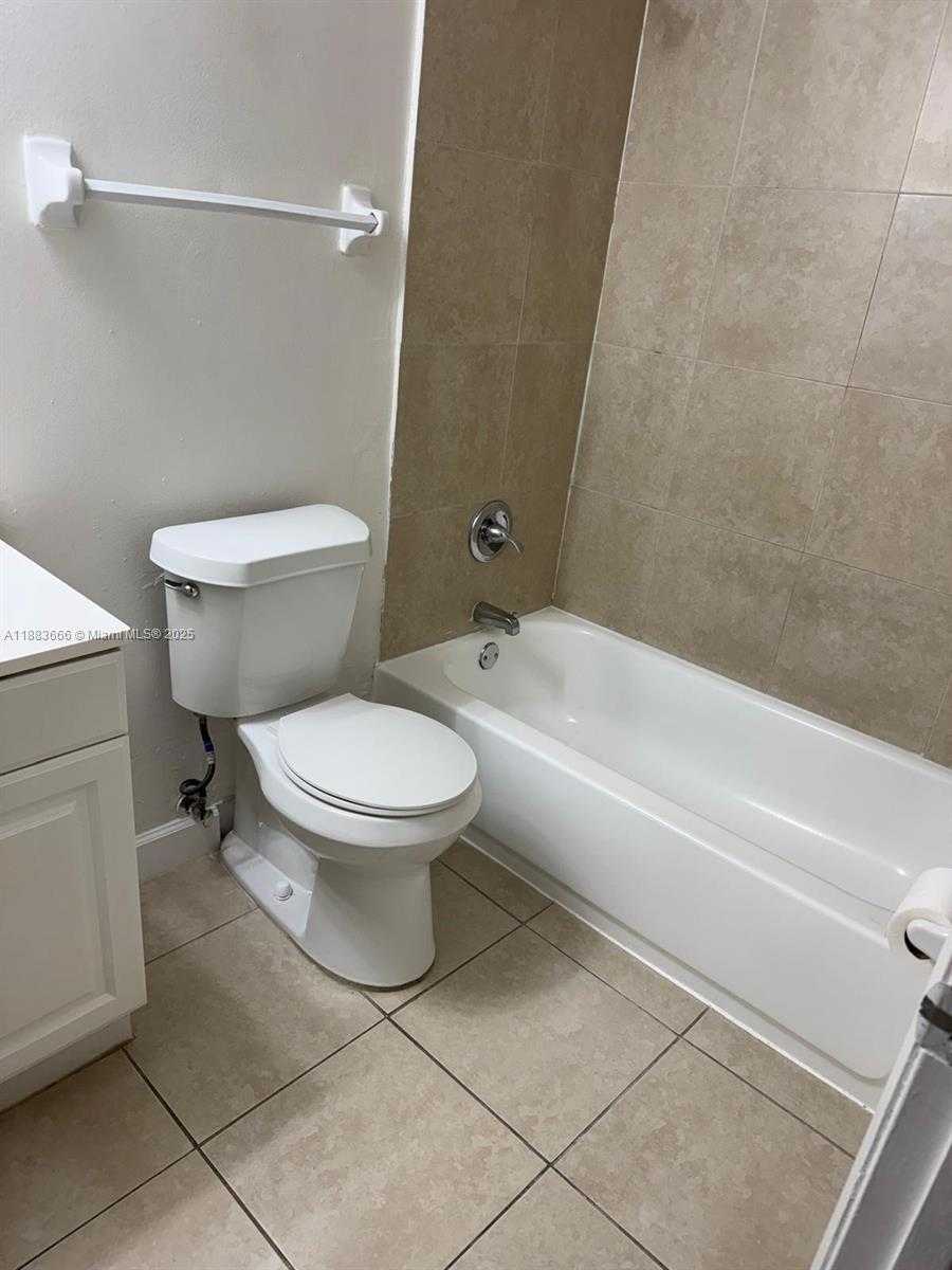 Small Image of 2401 VAN BUREN ST #Apt 4, Hollywood Number 7