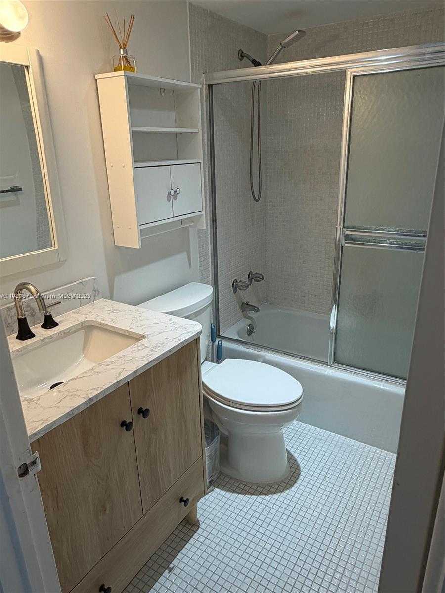 Small Image of 1985 SOUTH OCEAN DR #8L, Hallandale Beach Number 11