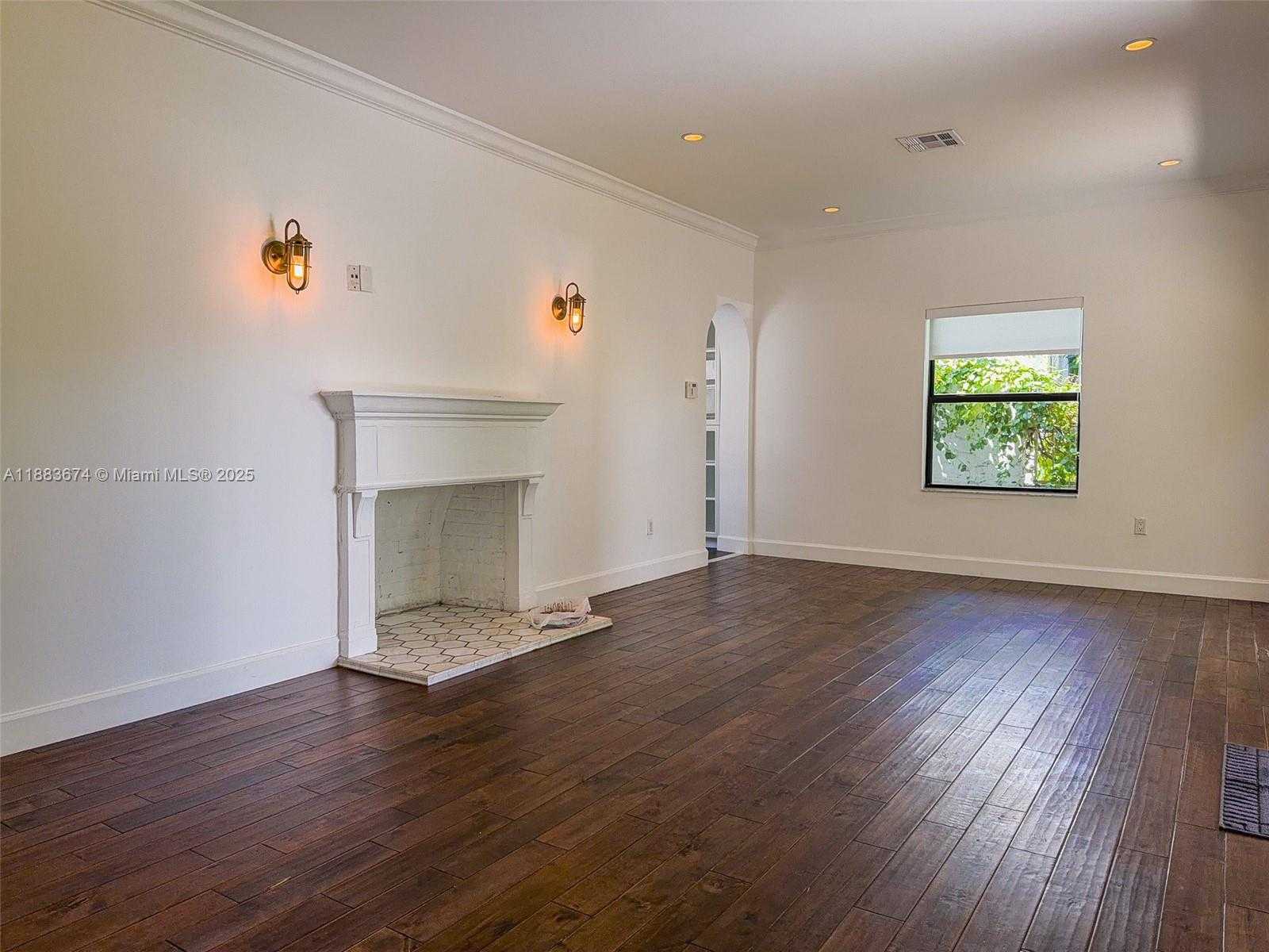 Small Image of 5938 NORTH EAST 5TH AVE, Miami Number 11