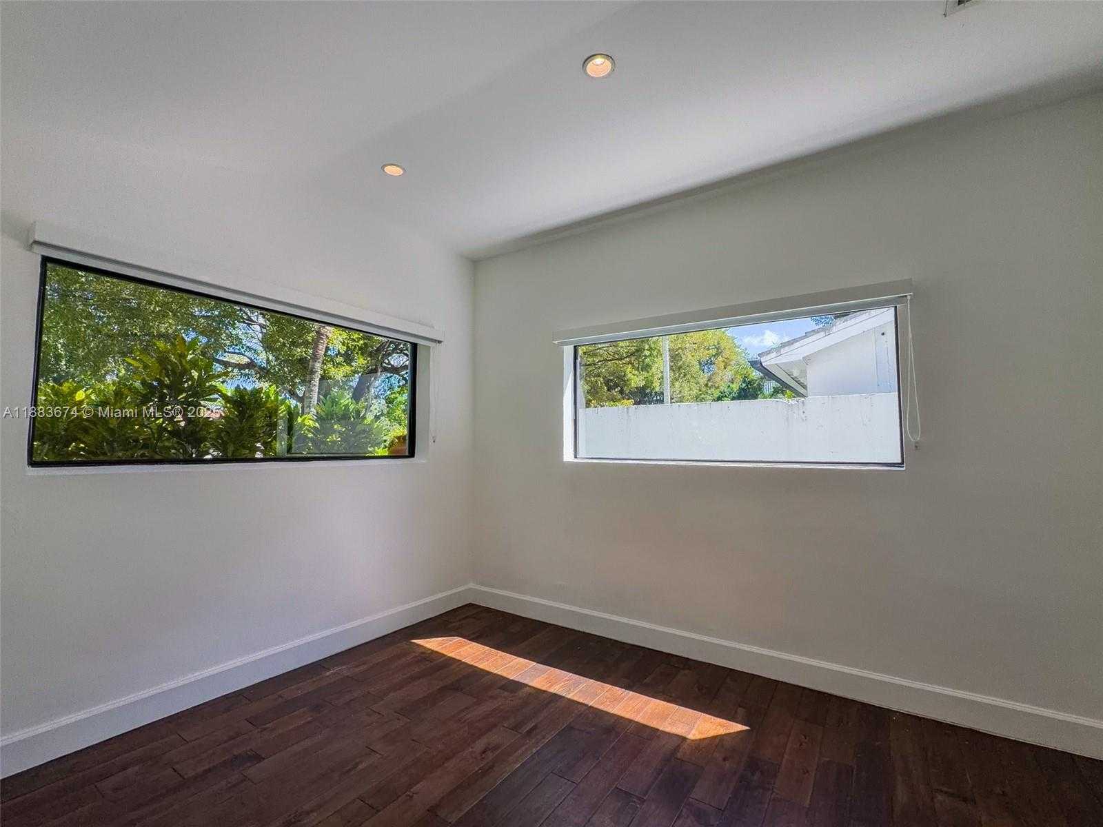 Small Image of 5938 NORTH EAST 5TH AVE, Miami Number 13