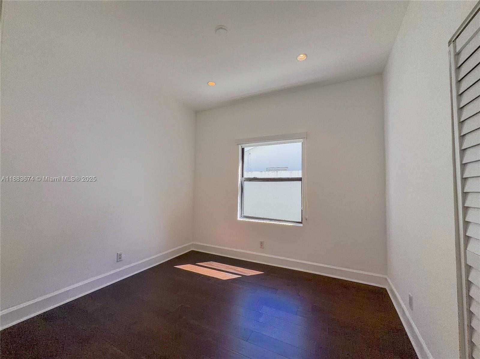 Small Image of 5938 NORTH EAST 5TH AVE, Miami Number 16