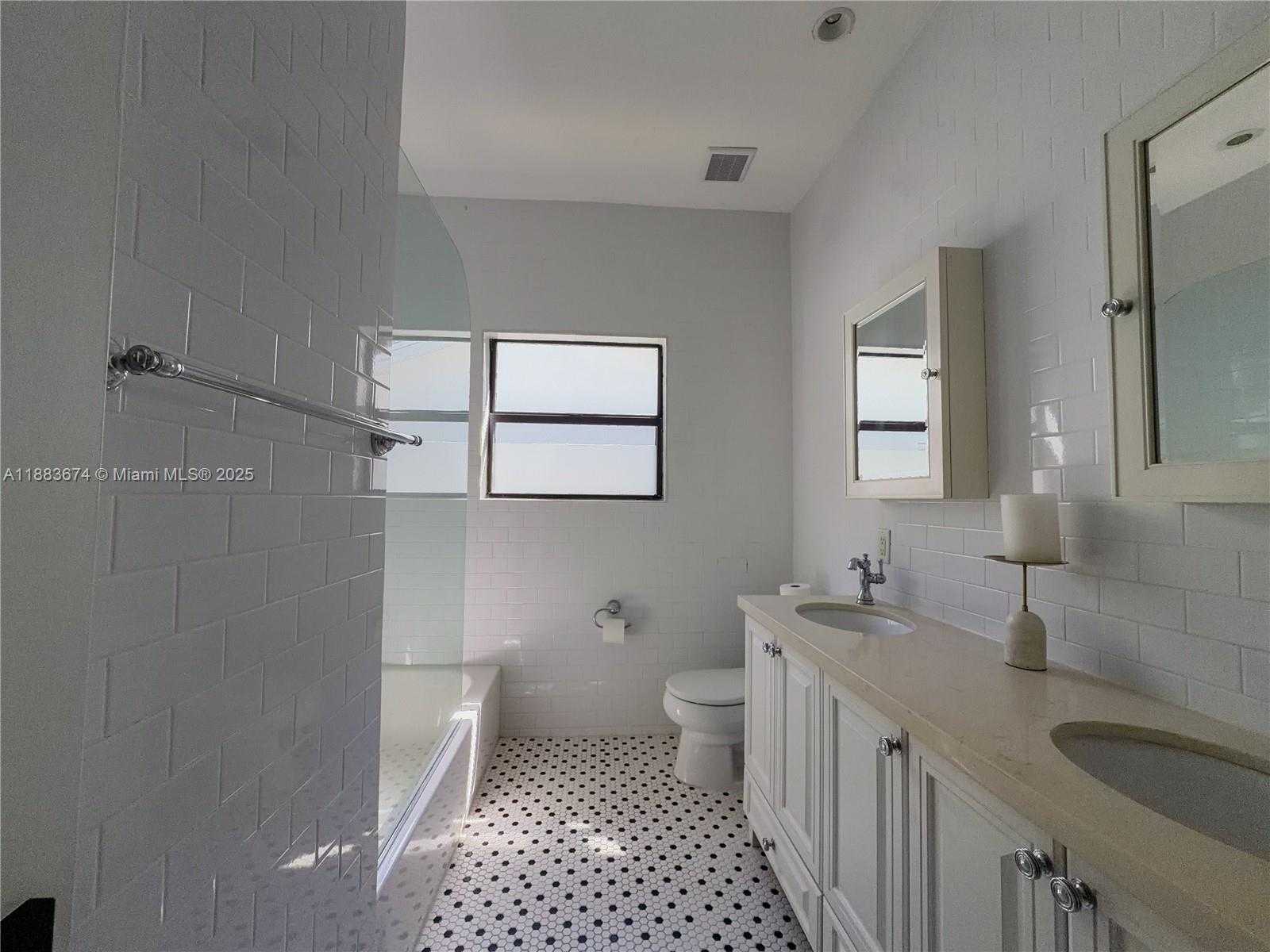 Small Image of 5938 NORTH EAST 5TH AVE, Miami Number 17