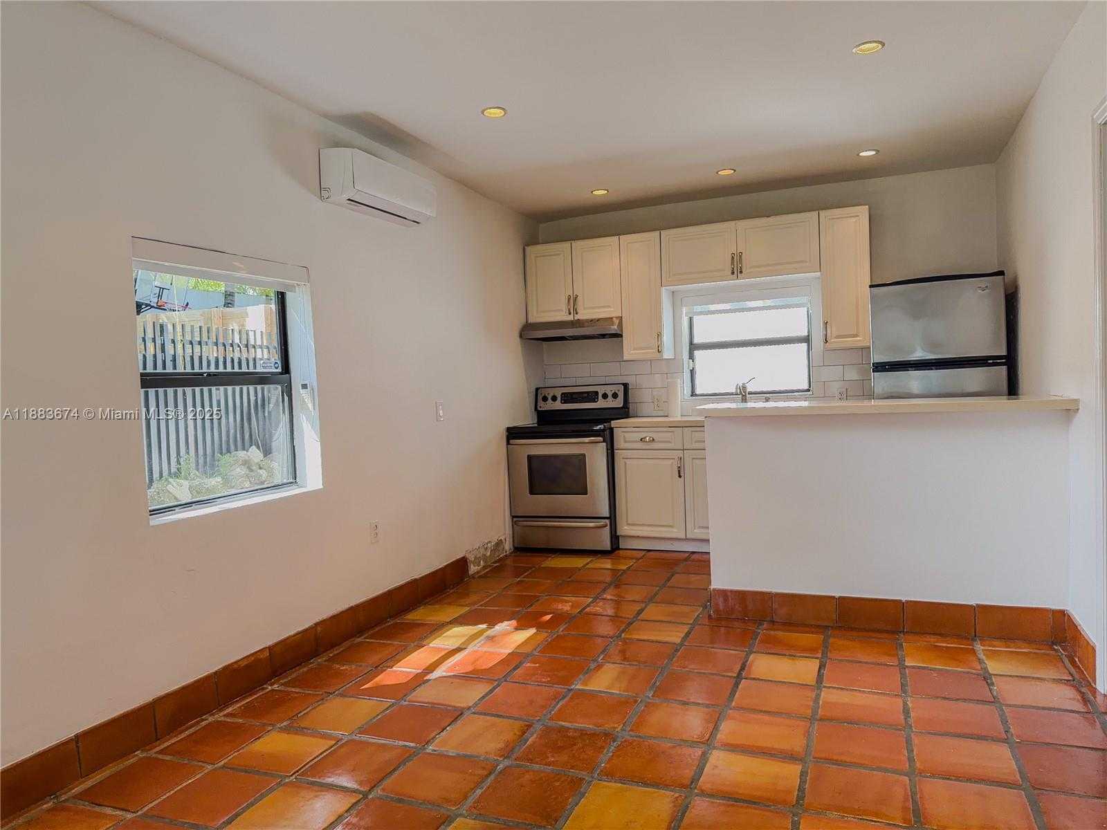 Small Image of 5938 NORTH EAST 5TH AVE, Miami Number 26