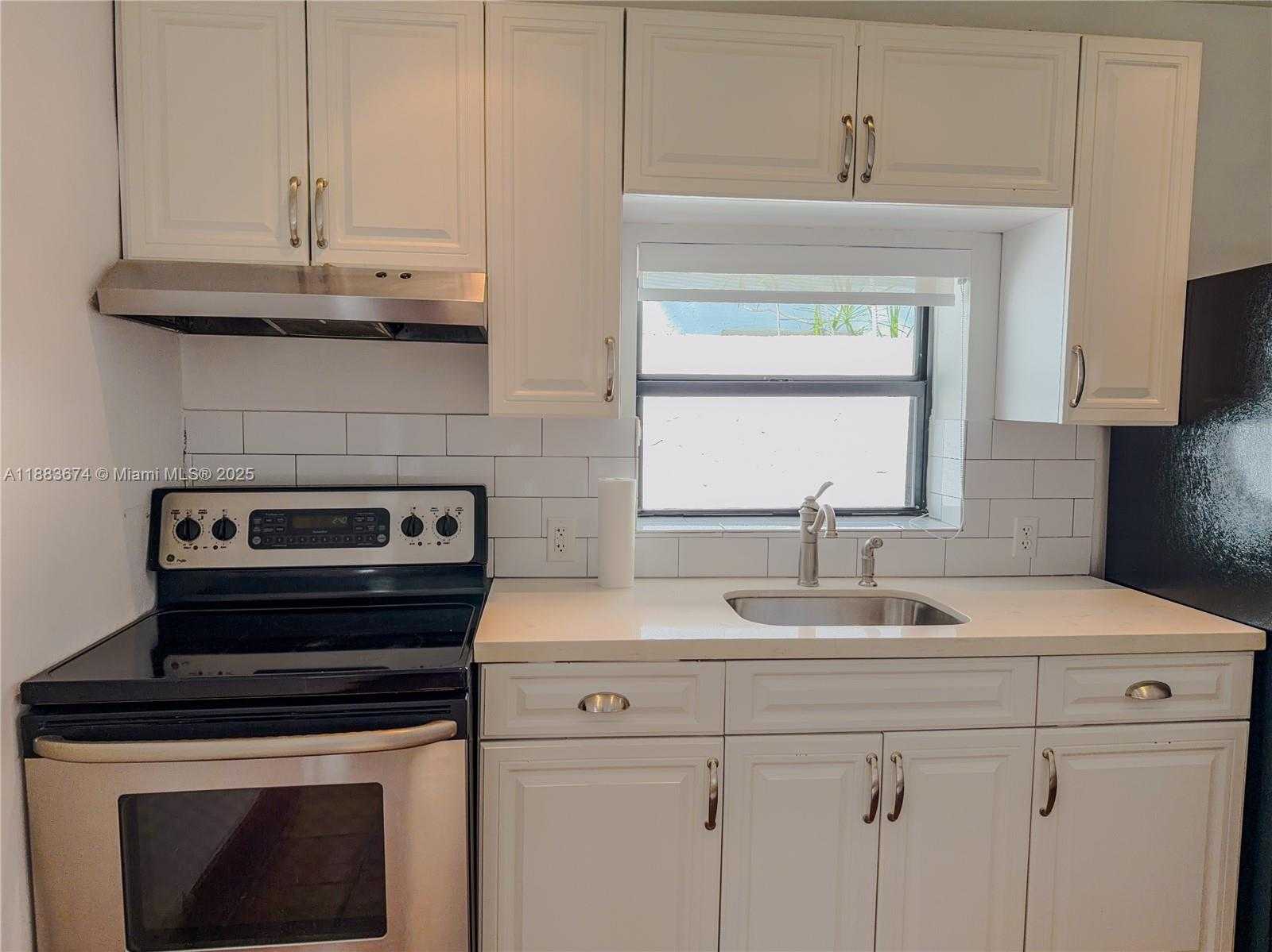 Small Image of 5938 NORTH EAST 5TH AVE, Miami Number 27