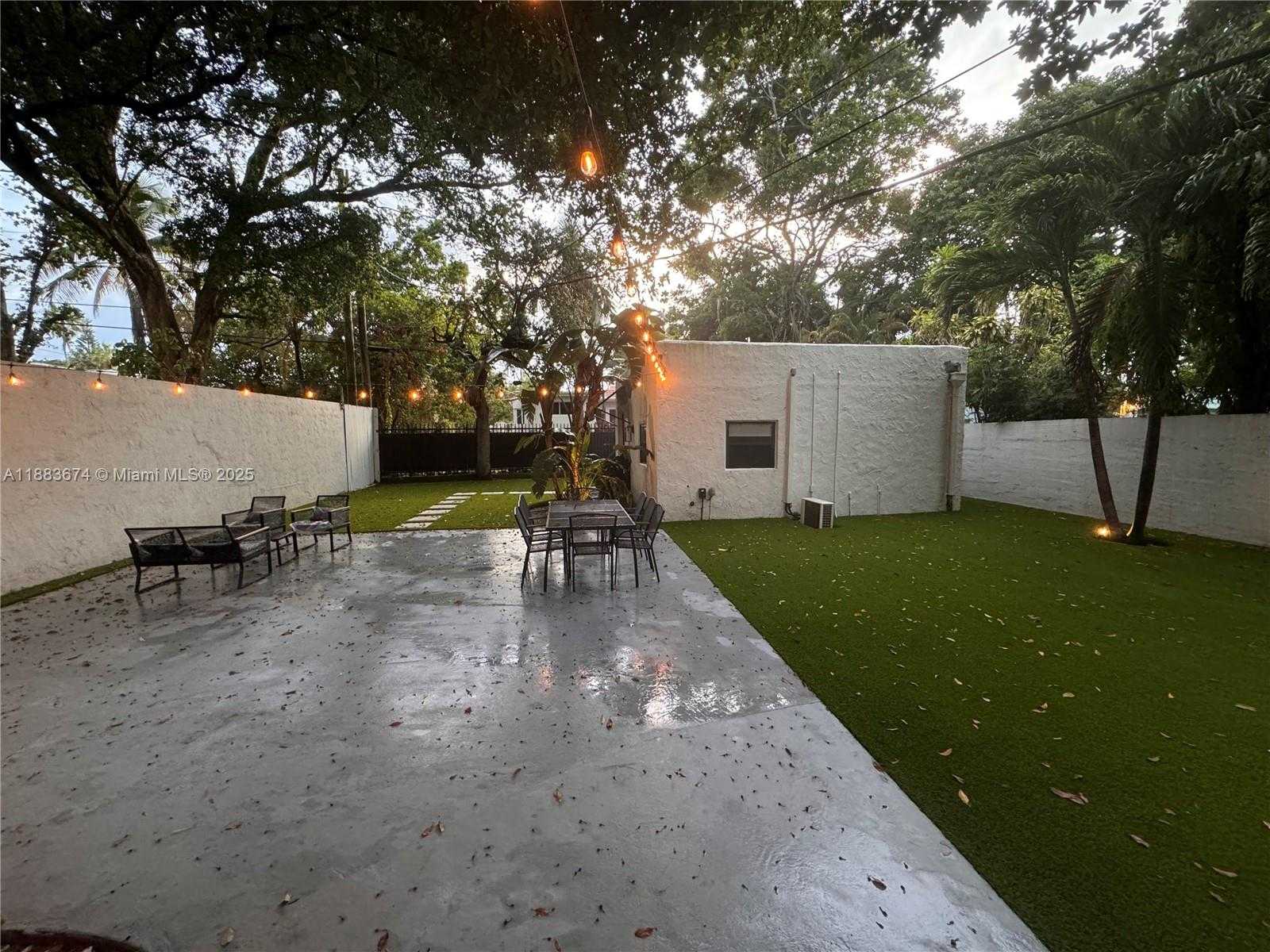 Small Image of 5938 NORTH EAST 5TH AVE, Miami Number 3