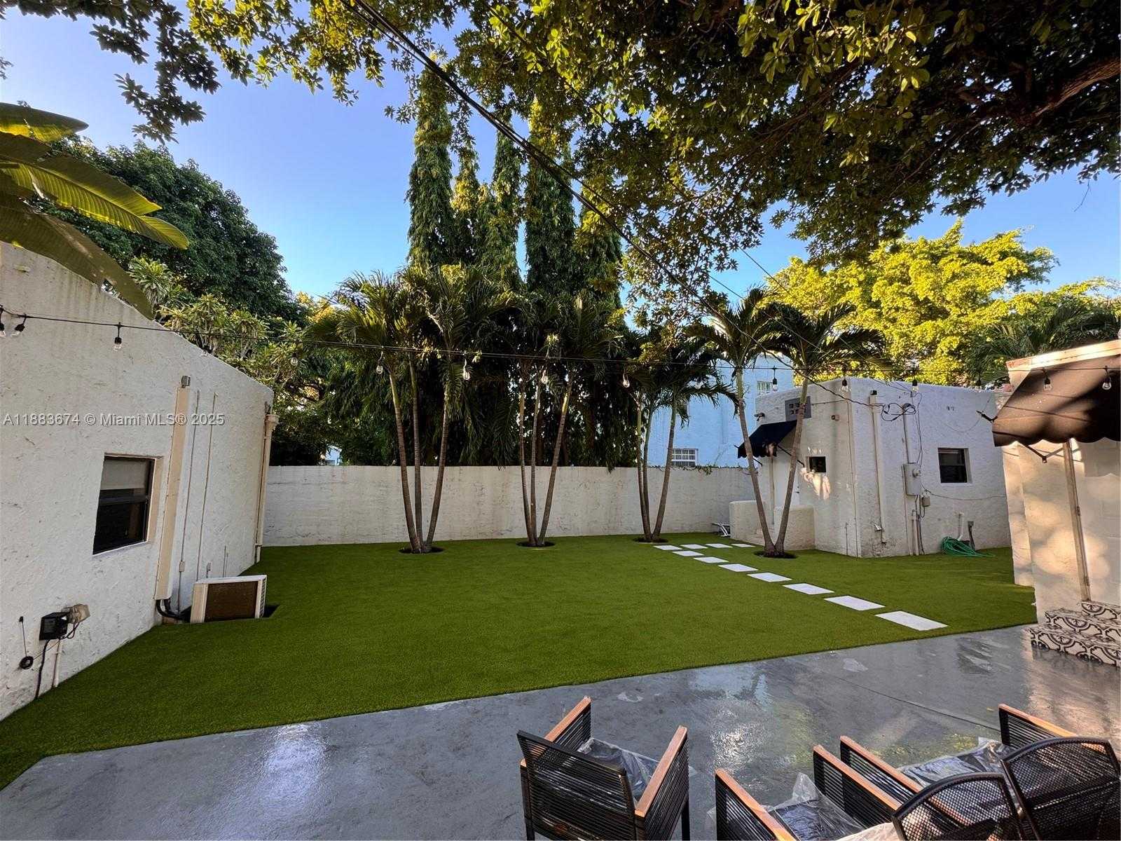 Small Image of 5938 NORTH EAST 5TH AVE, Miami Number 7