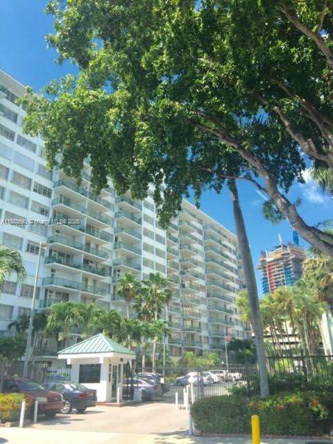 Small Image of 1408 BRICKELL BAY DR #307, Miami Number 21