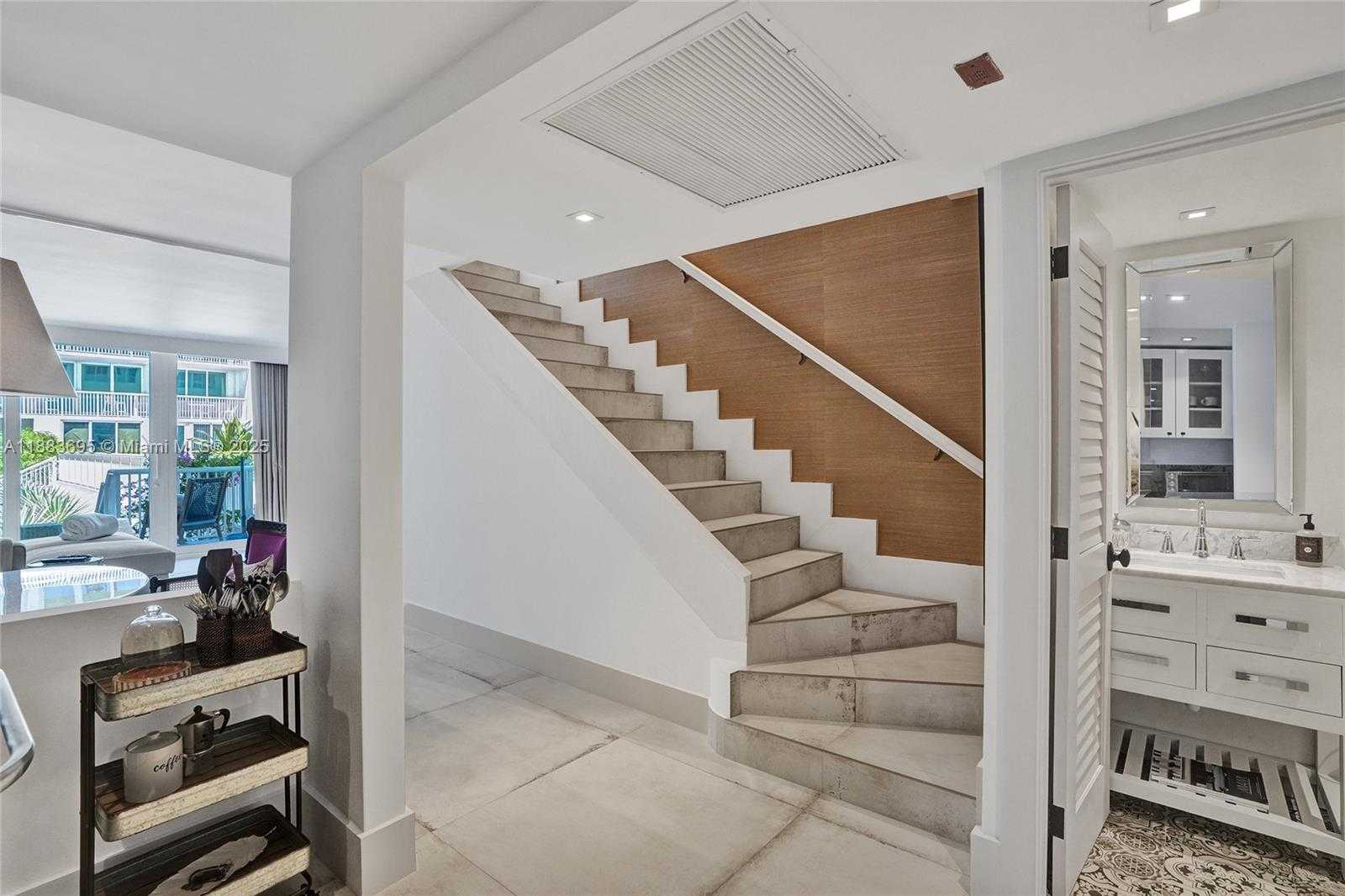 Small Image of 5401 COLLINS AVE #138, Miami Beach Number 13
