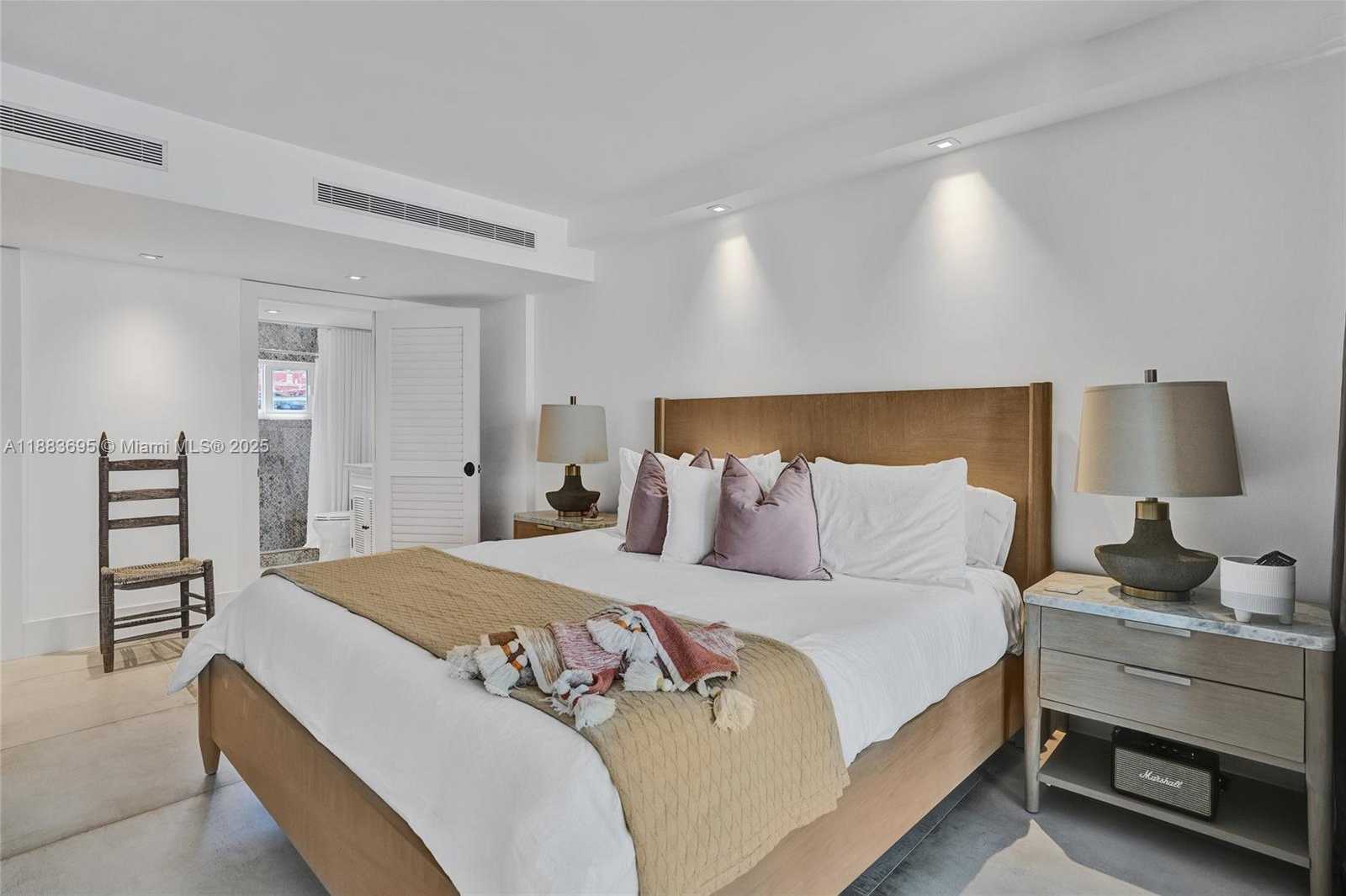 Small Image of 5401 COLLINS AVE #138, Miami Beach Number 15