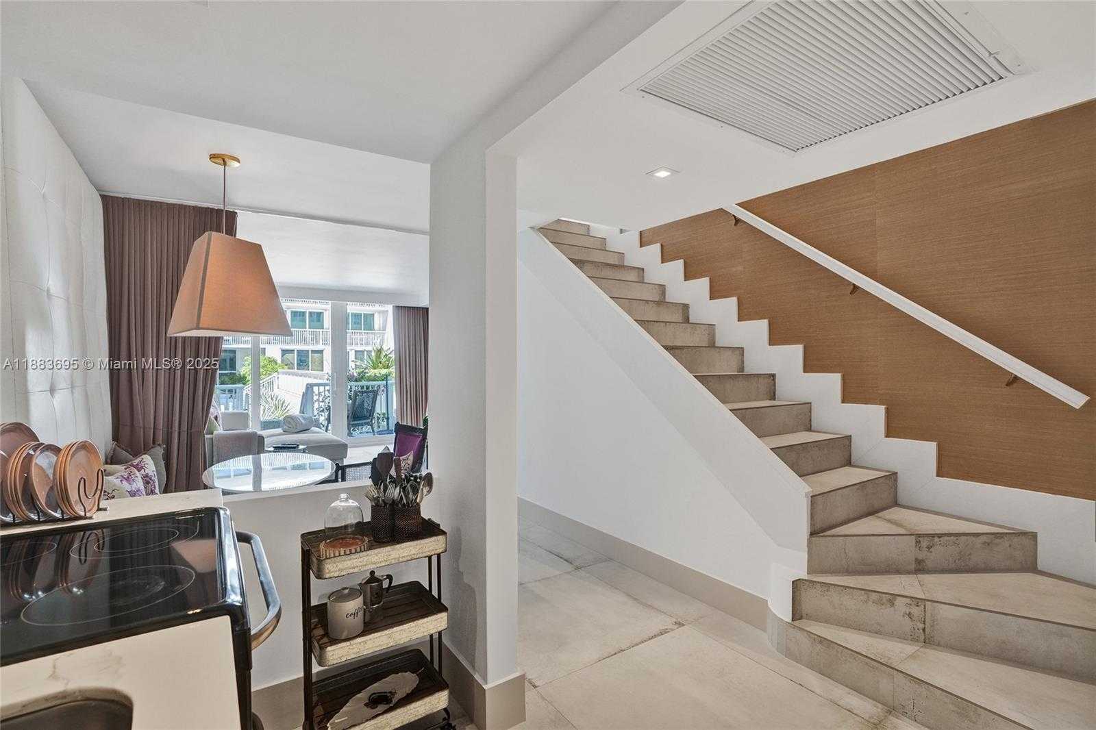 Small Image of 5401 COLLINS AVE #138, Miami Beach Number 2