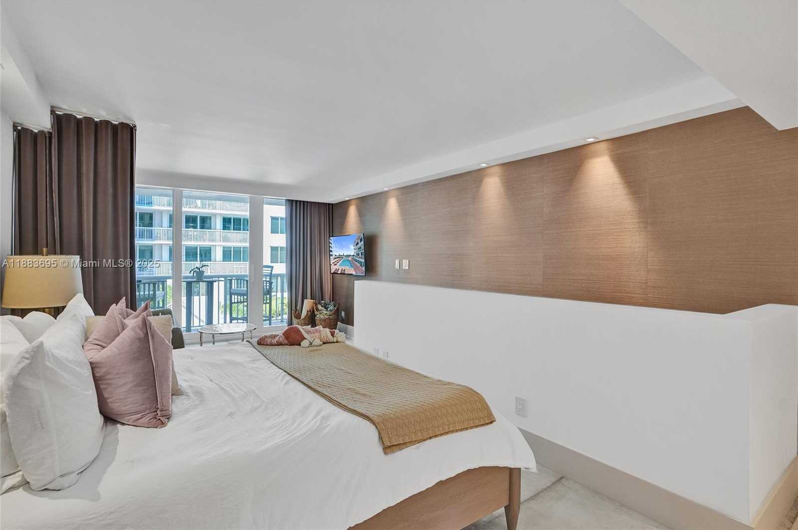 Small Image of 5401 COLLINS AVE #138, Miami Beach Number 33