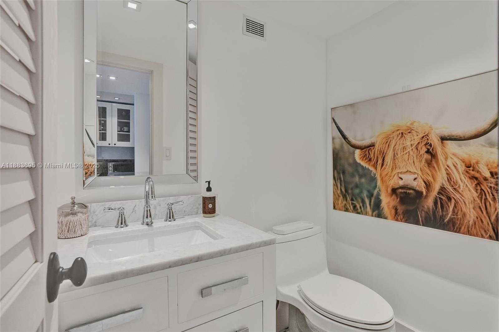Small Image of 5401 COLLINS AVE #138, Miami Beach Number 6