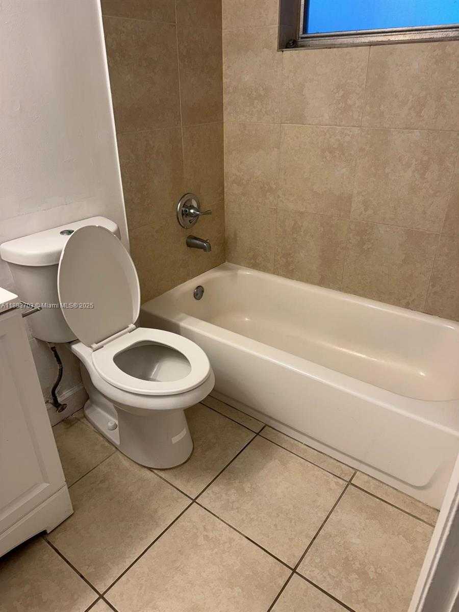 Small Image of 2401 VAN BUREN ST #Apt 23, Hollywood Number 10