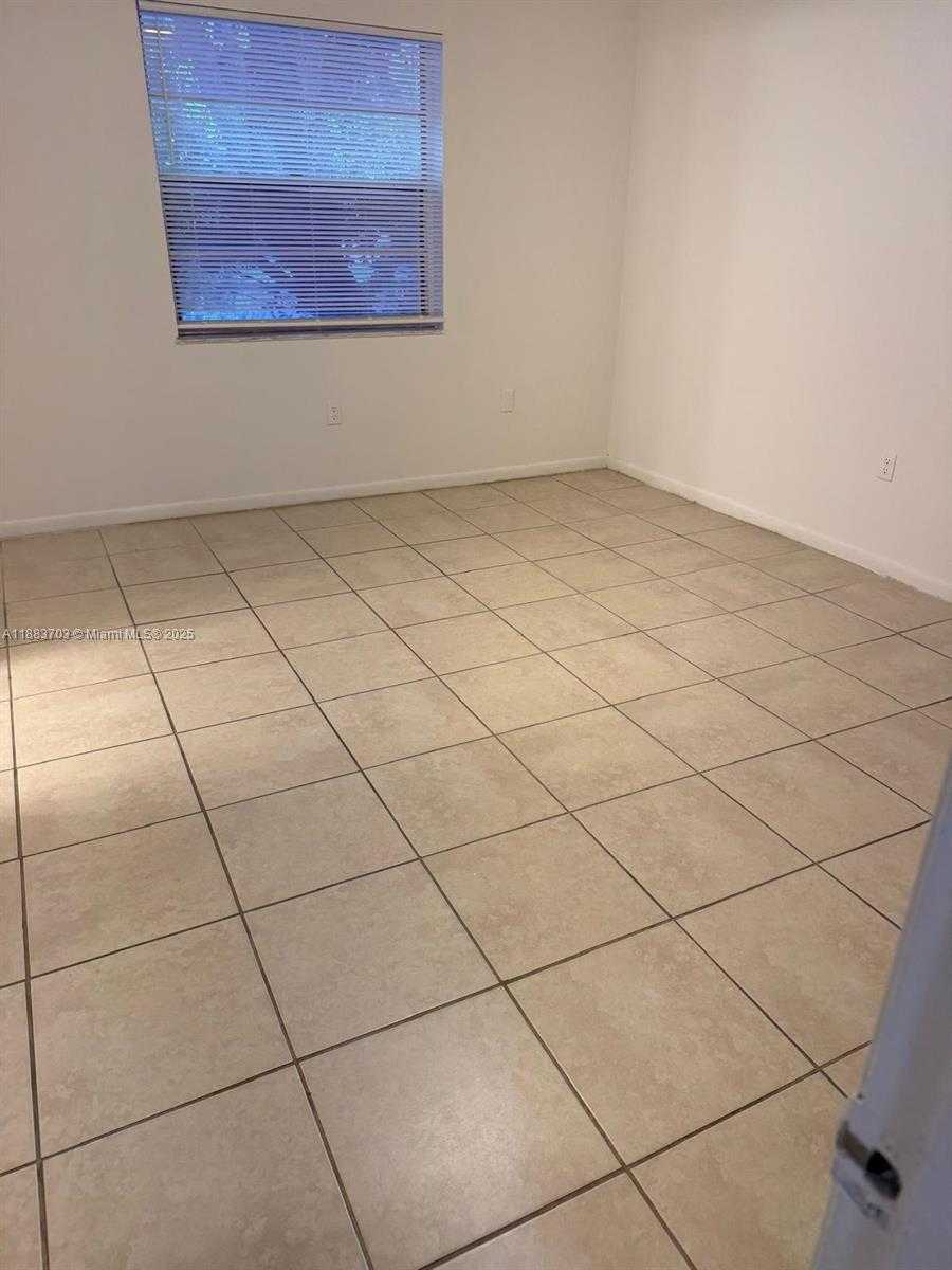 Small Image of 2401 VAN BUREN ST #Apt 23, Hollywood Number 3