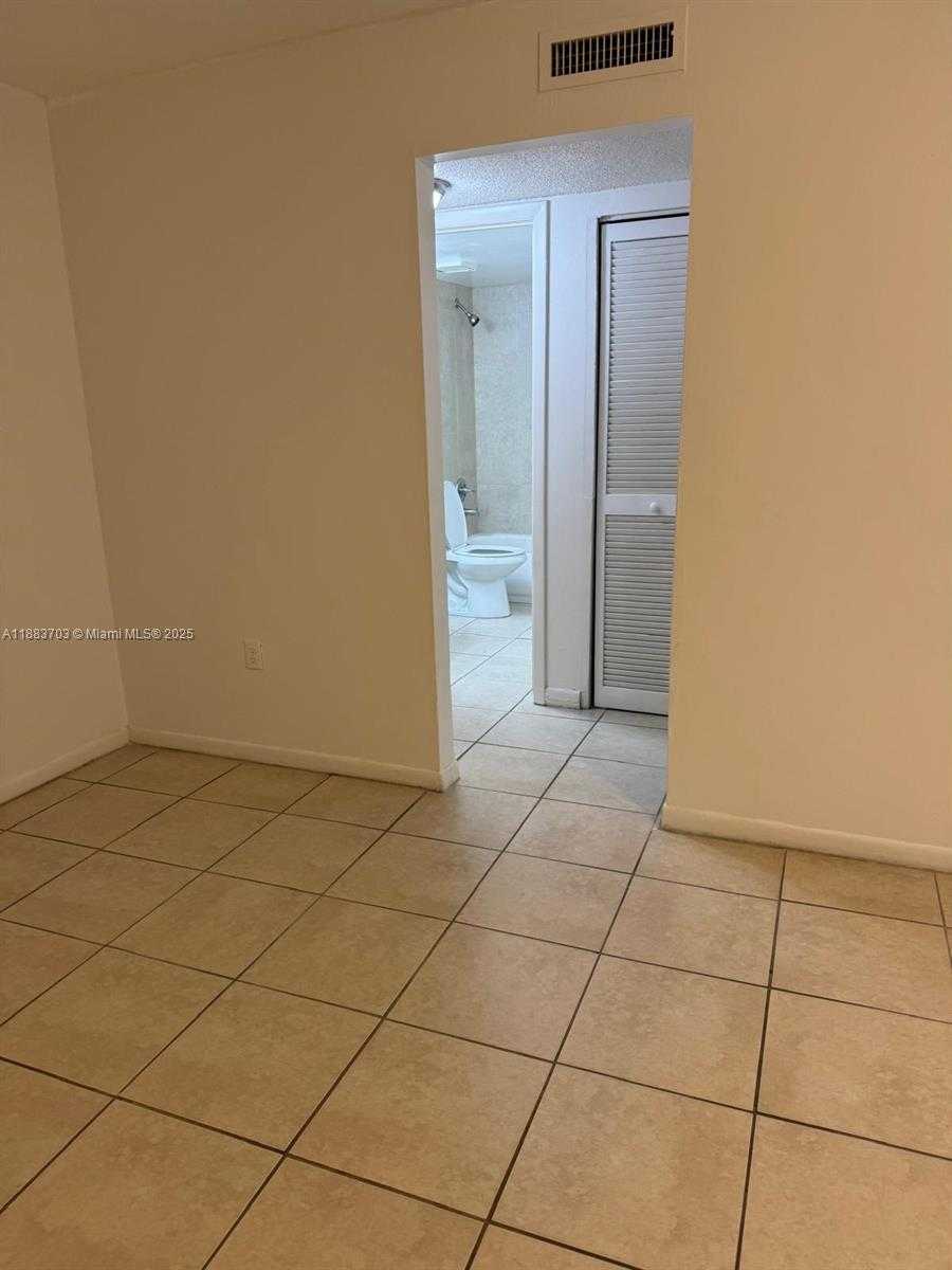 Small Image of 2401 VAN BUREN ST #Apt 23, Hollywood Number 5