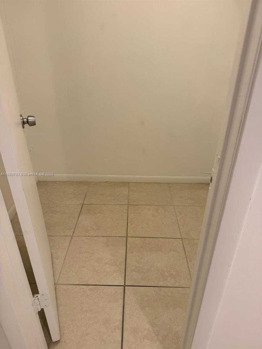 Small Image of 2401 VAN BUREN ST #Apt 23, Hollywood Number 6