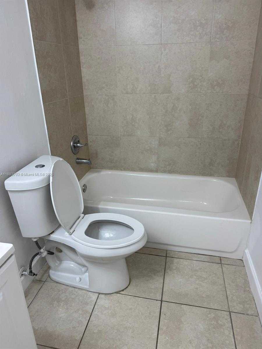 Small Image of 2401 VAN BUREN ST #Apt 23, Hollywood Number 7