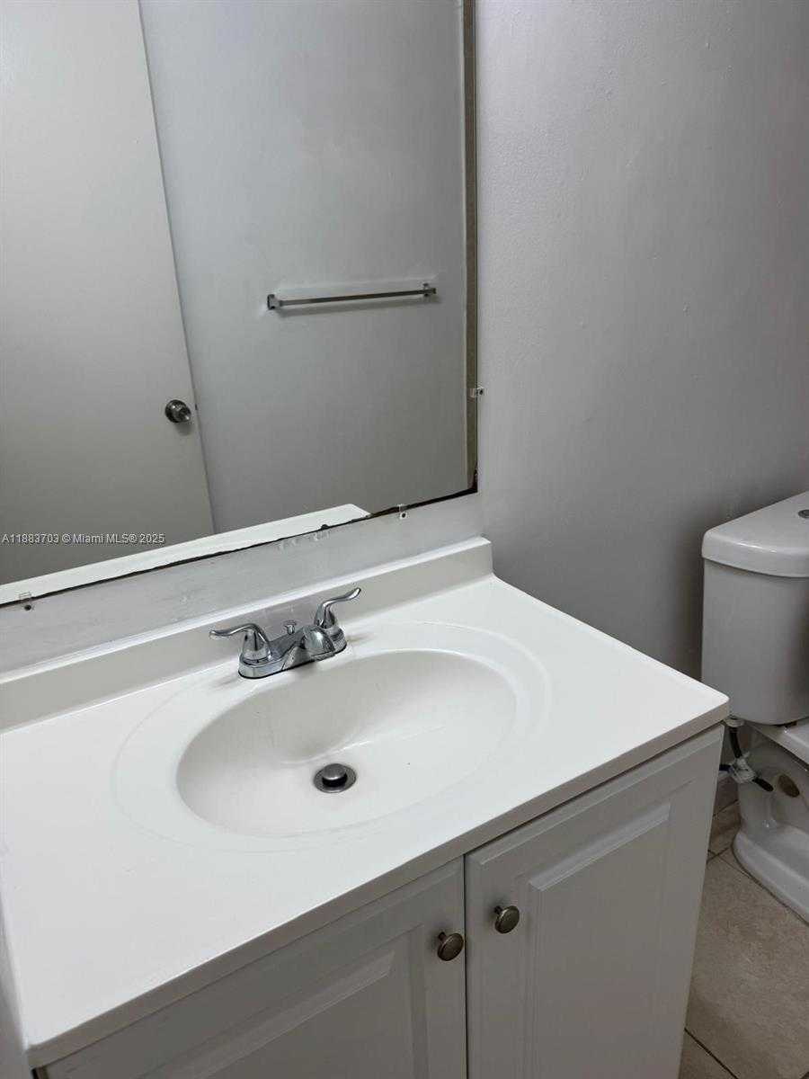 Small Image of 2401 VAN BUREN ST #Apt 23, Hollywood Number 8