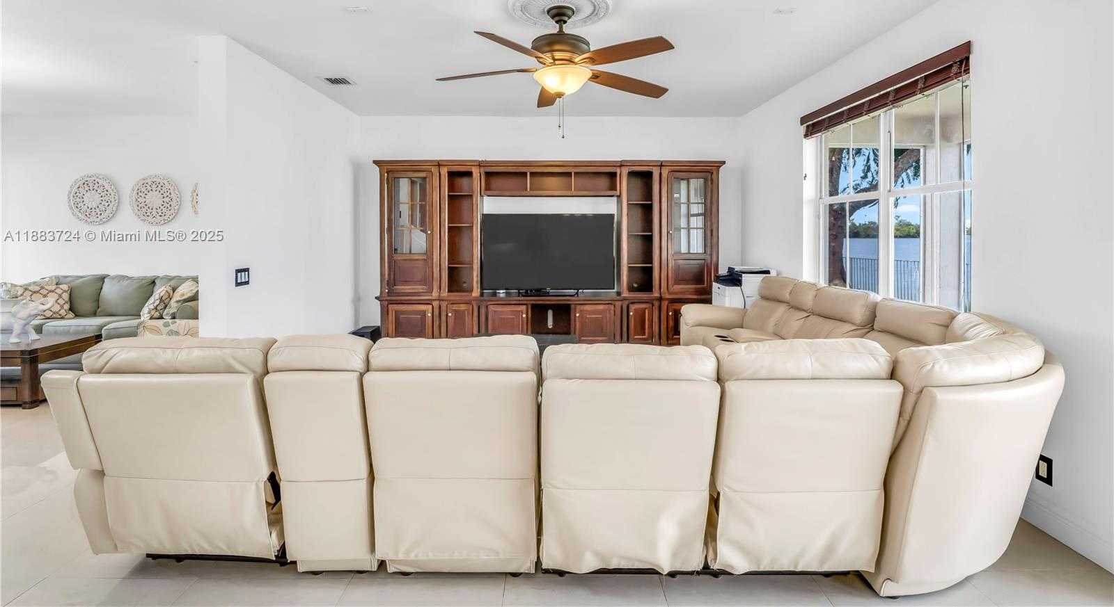 Small Image of 663 LIVE OAK LN, Weston Number 16