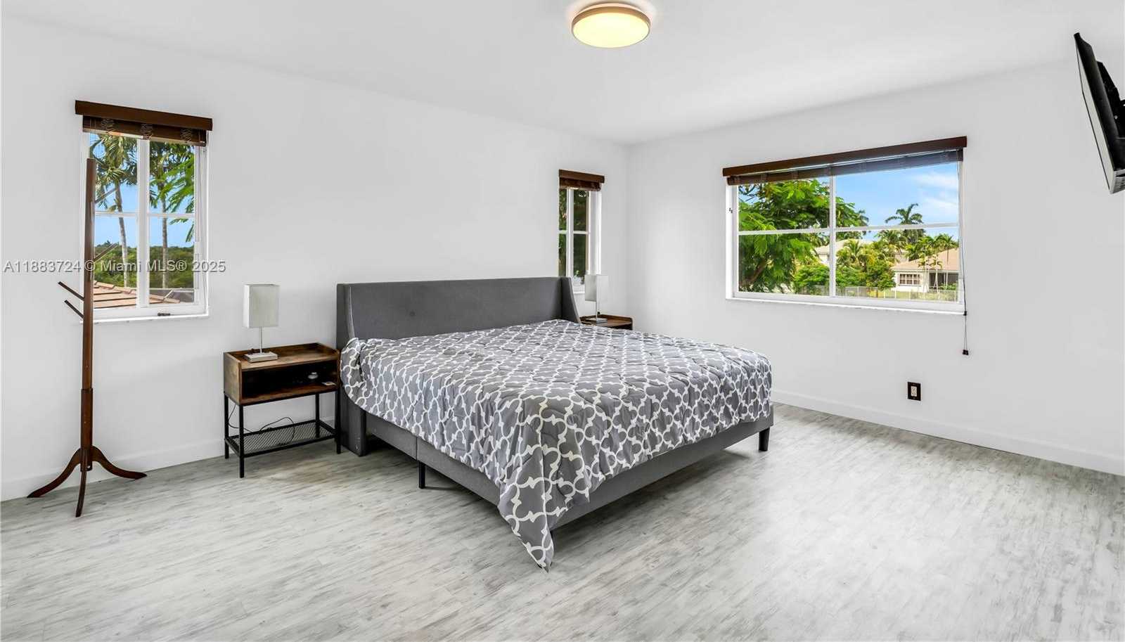 Small Image of 663 LIVE OAK LN, Weston Number 20