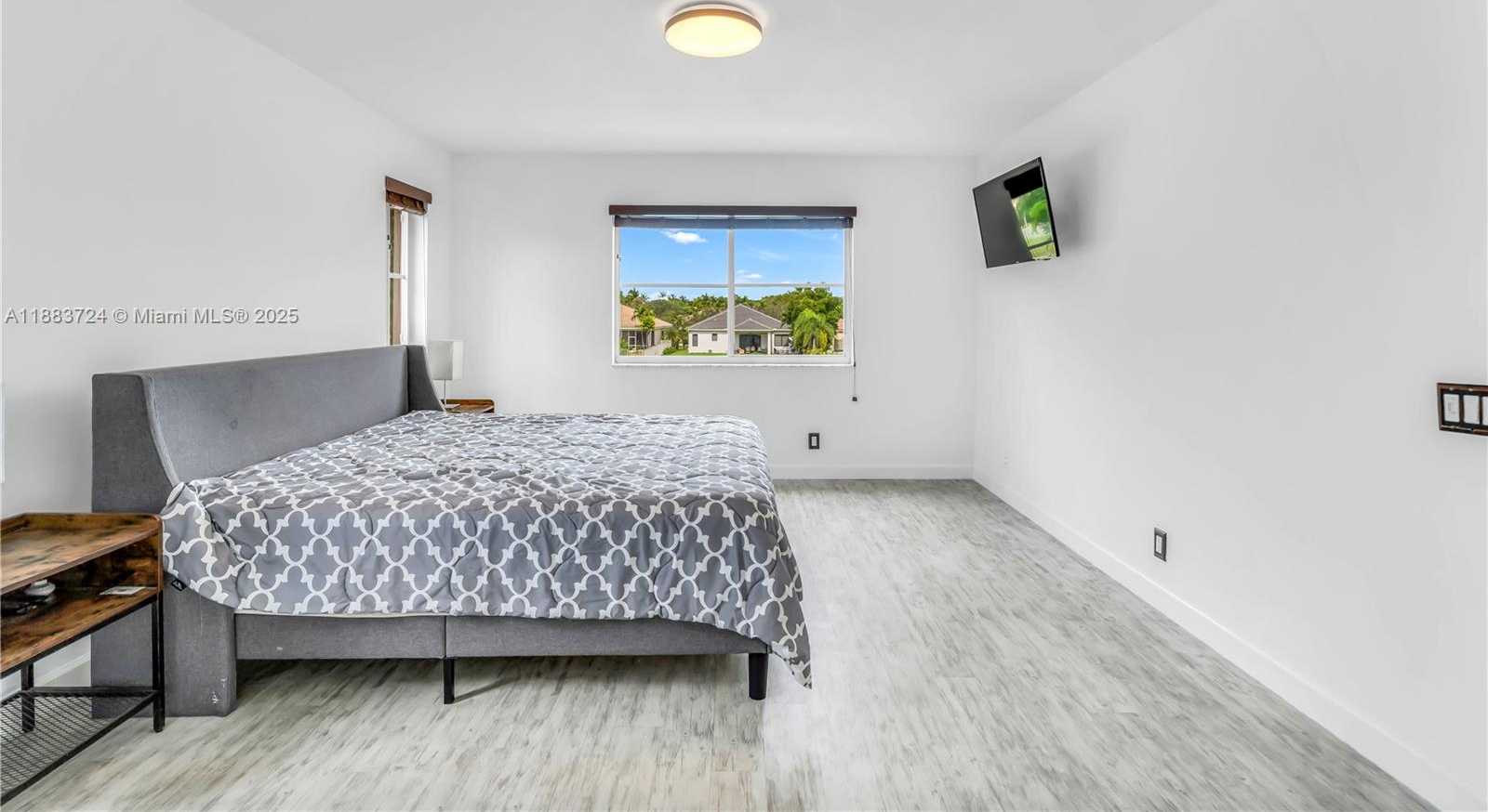 Small Image of 663 LIVE OAK LN, Weston Number 22