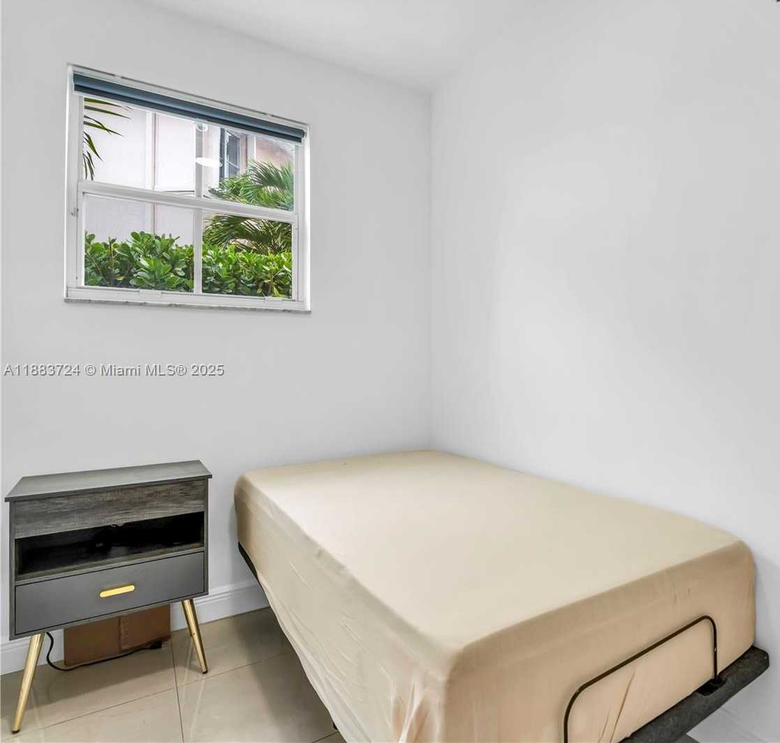 Small Image of 663 LIVE OAK LN, Weston Number 24