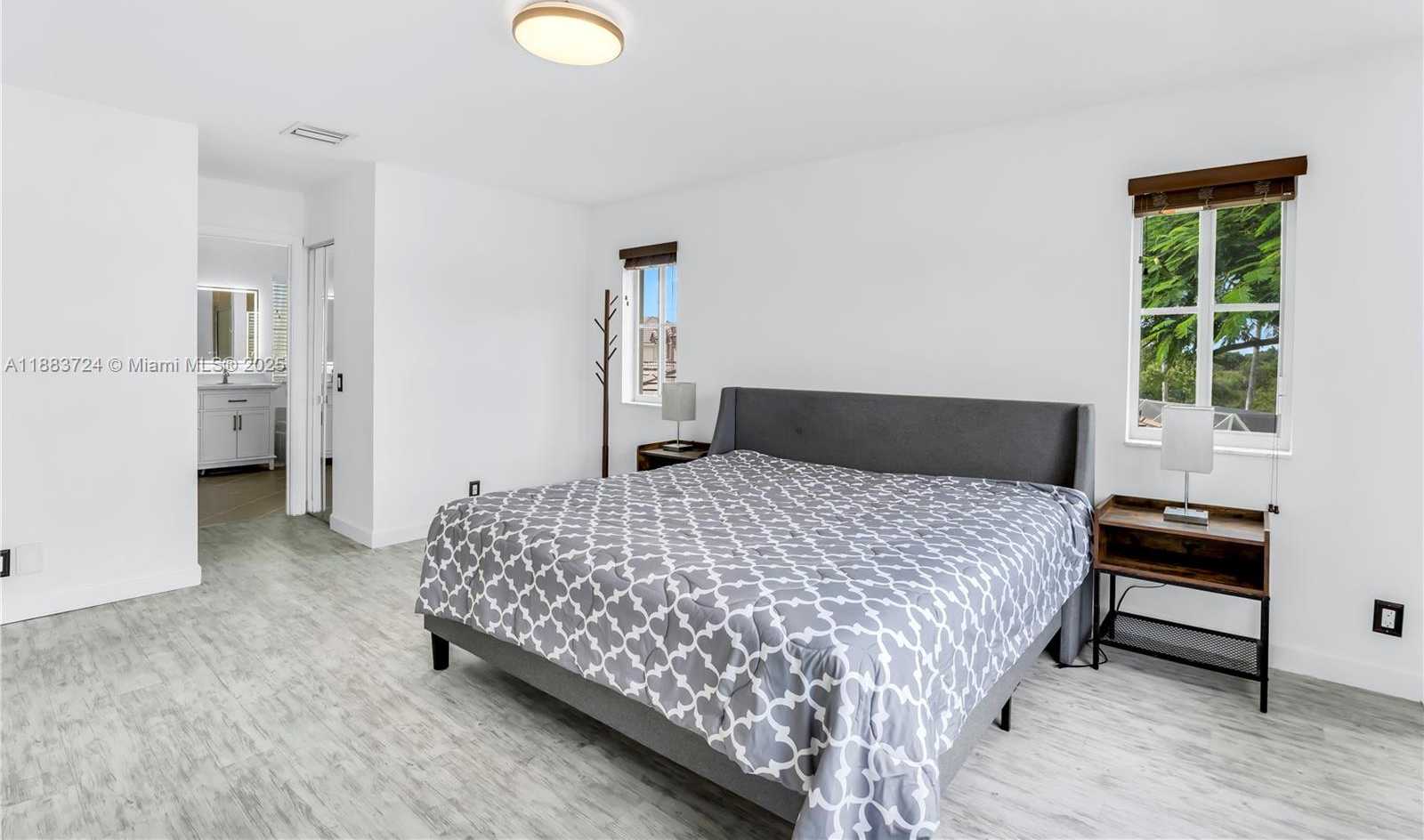Small Image of 663 LIVE OAK LN, Weston Number 26
