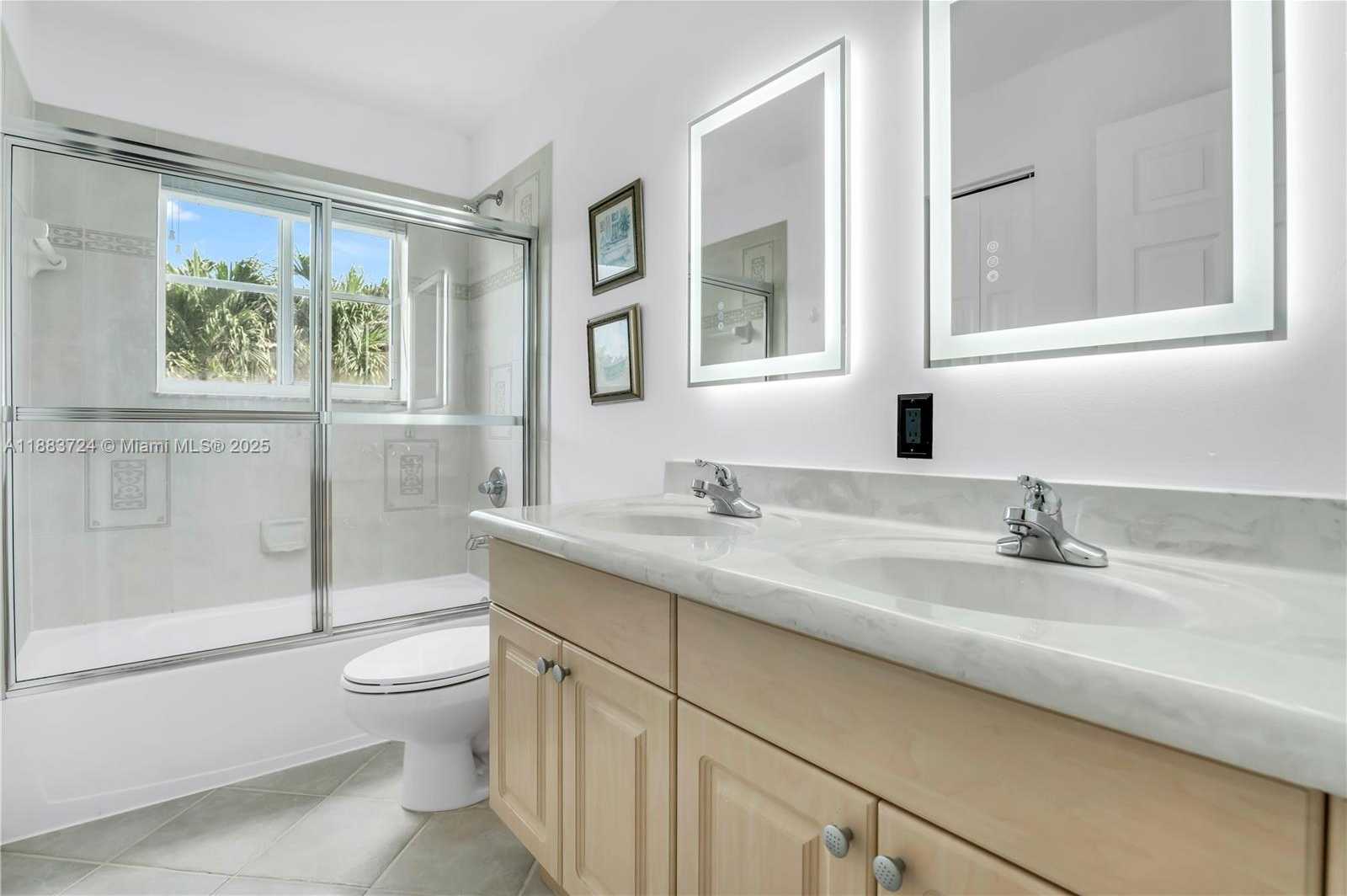 Small Image of 663 LIVE OAK LN, Weston Number 27