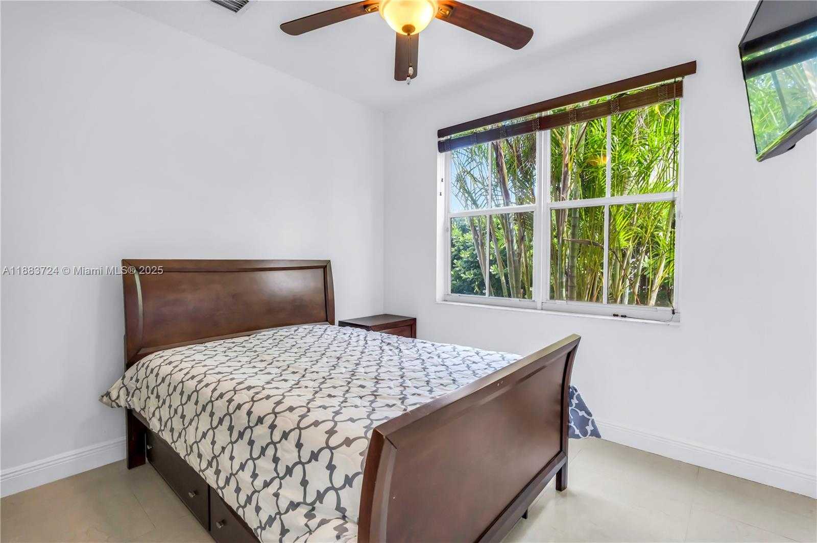 Small Image of 663 LIVE OAK LN, Weston Number 28