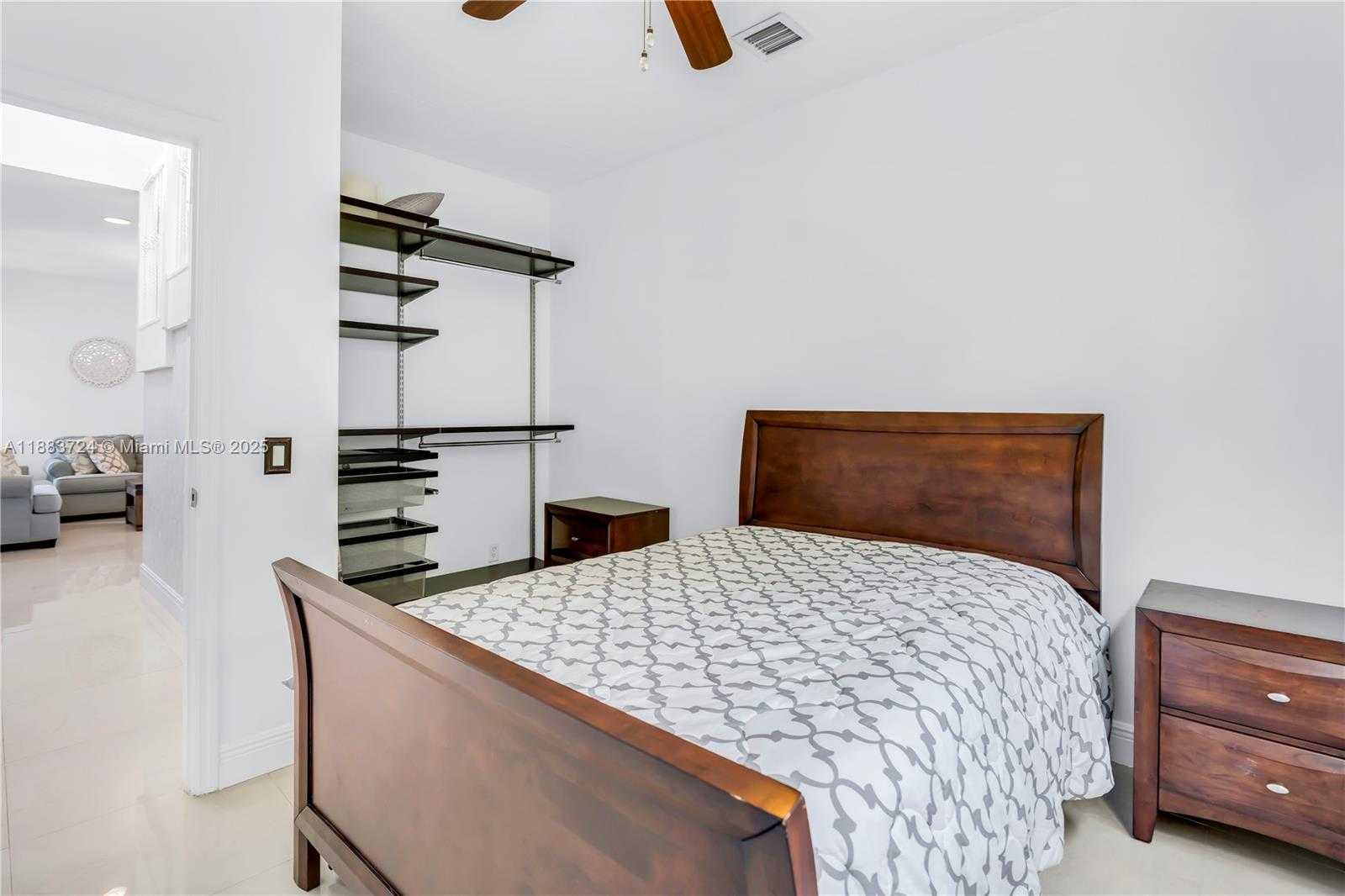 Small Image of 663 LIVE OAK LN, Weston Number 29