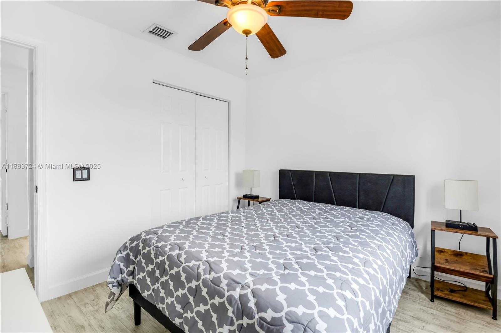 Small Image of 663 LIVE OAK LN, Weston Number 31