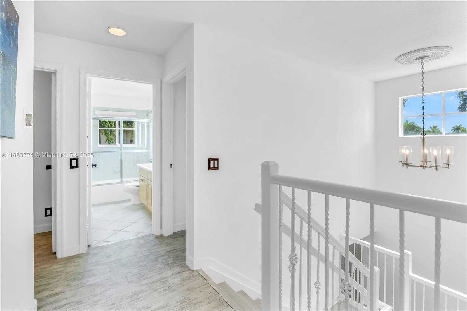 Small Image of 663 LIVE OAK LN, Weston Number 35