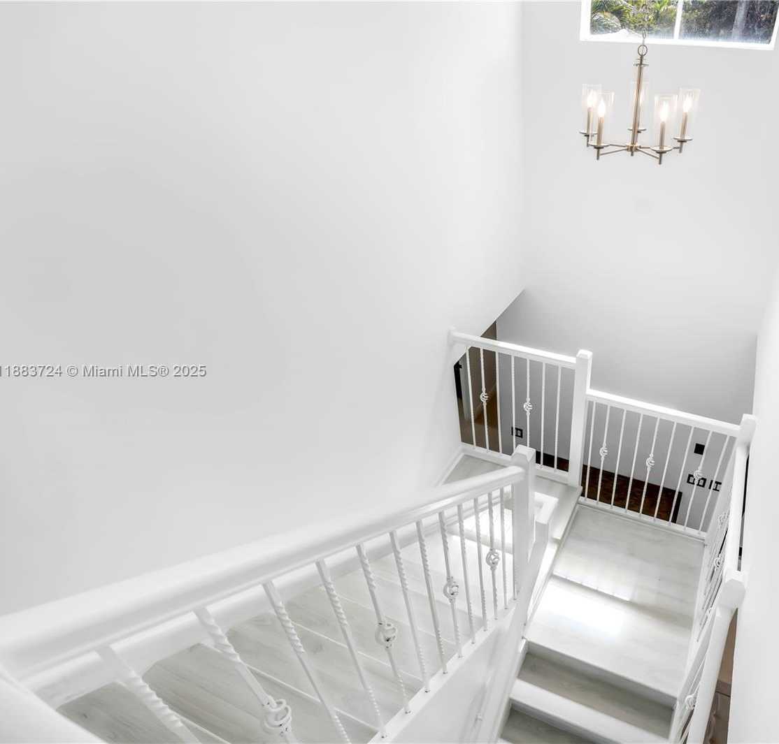 Small Image of 663 LIVE OAK LN, Weston Number 36