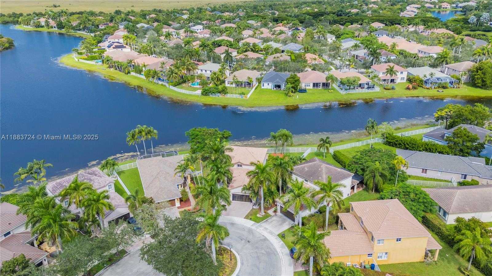 Small Image of 663 LIVE OAK LN, Weston Number 39