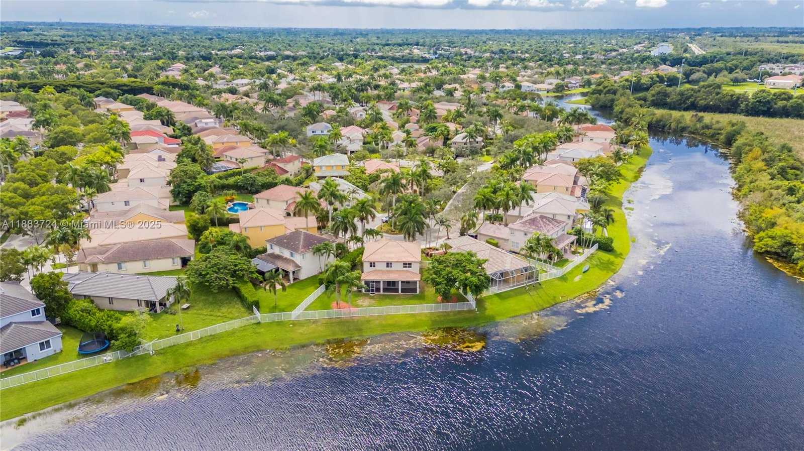 Small Image of 663 LIVE OAK LN, Weston Number 43