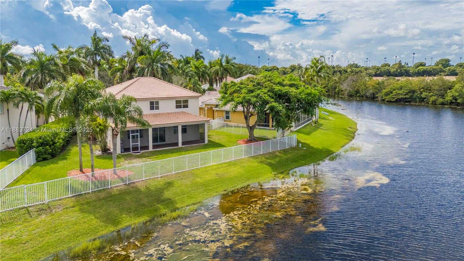 Small Image of 663 LIVE OAK LN, Weston Number 46